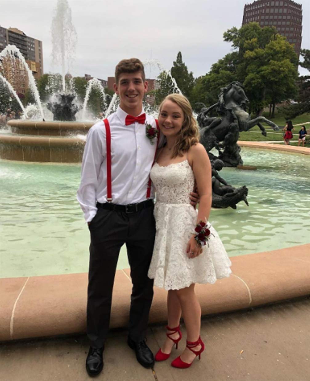 JAEDEN Short Lace Homecoming Dresses 2024 | Backless HOCO Prom Dress for Women | Perfect for School Dances, Parties & Special Occasions