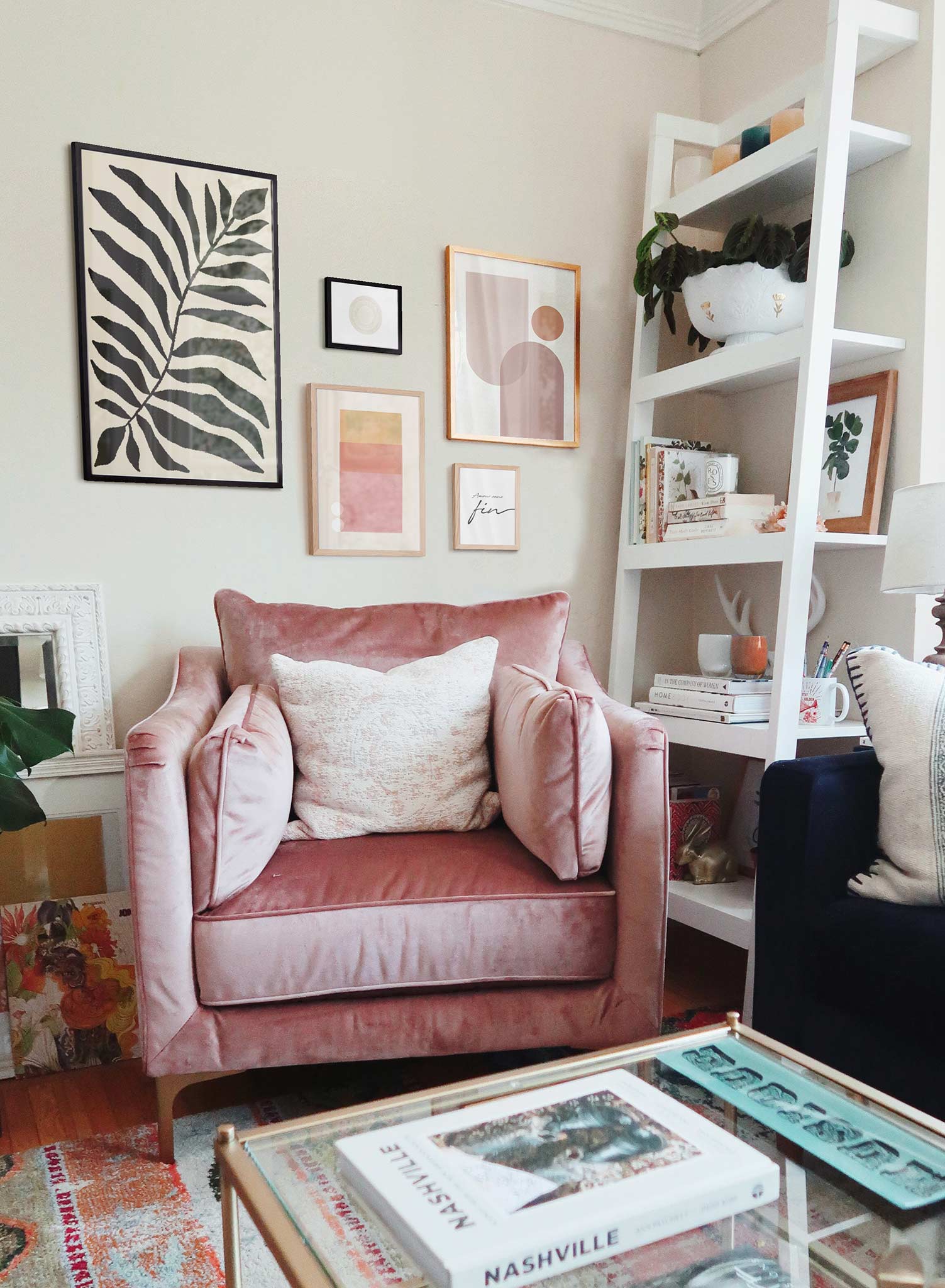 Stylish Pink Home Decor Set - Modern Aesthetic Wall Art & Room Accessories for Living Room, Bedroom, Office