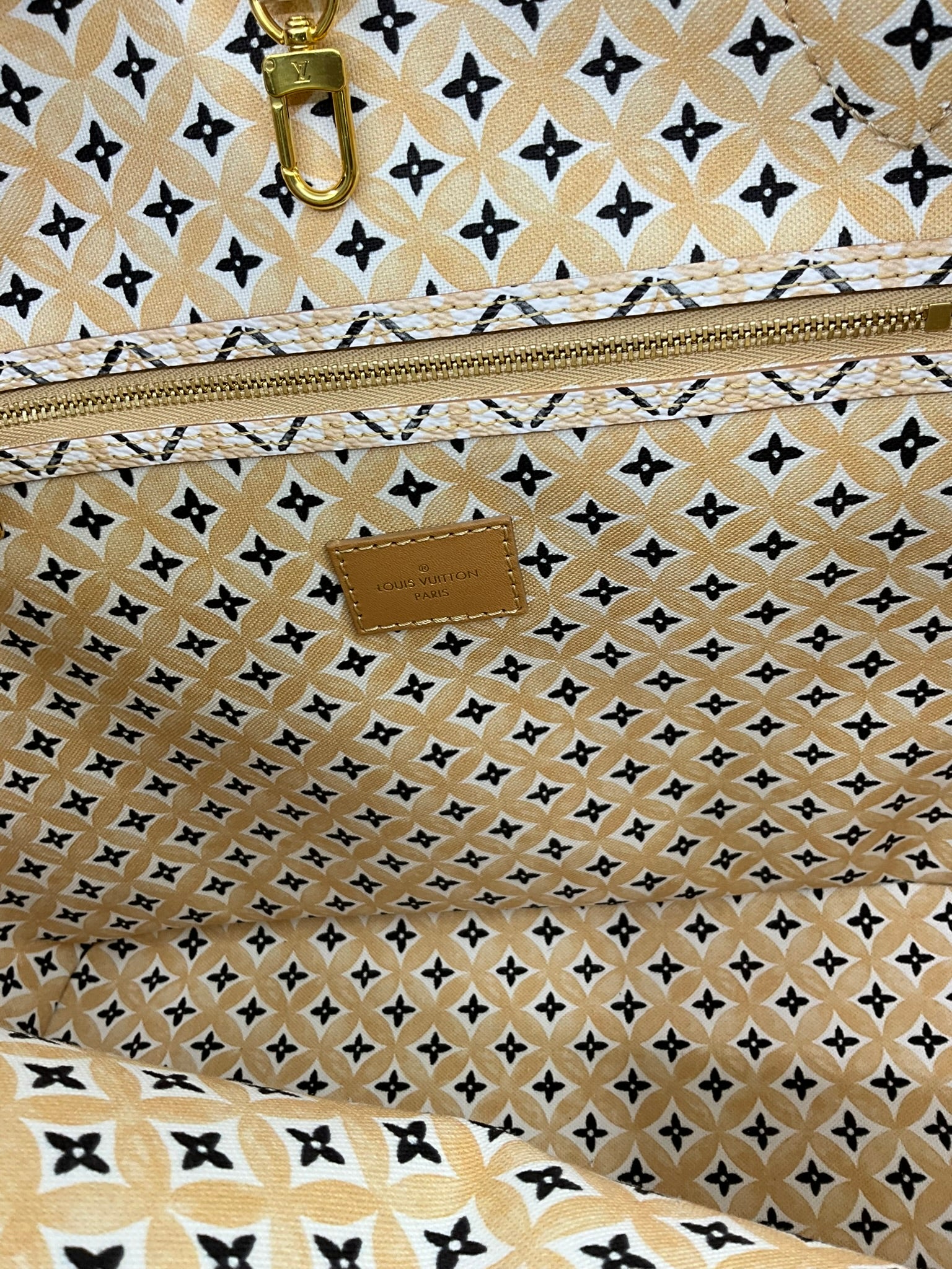 Authentic LOUIS VUITTON Monogram Giant By The Pool 2.0 Neverfull MM Tote Bag with Pochette - Luxury Designer Beach Tote for Women, Perfect for Poolside, Vacation & Summer Travel Accessories