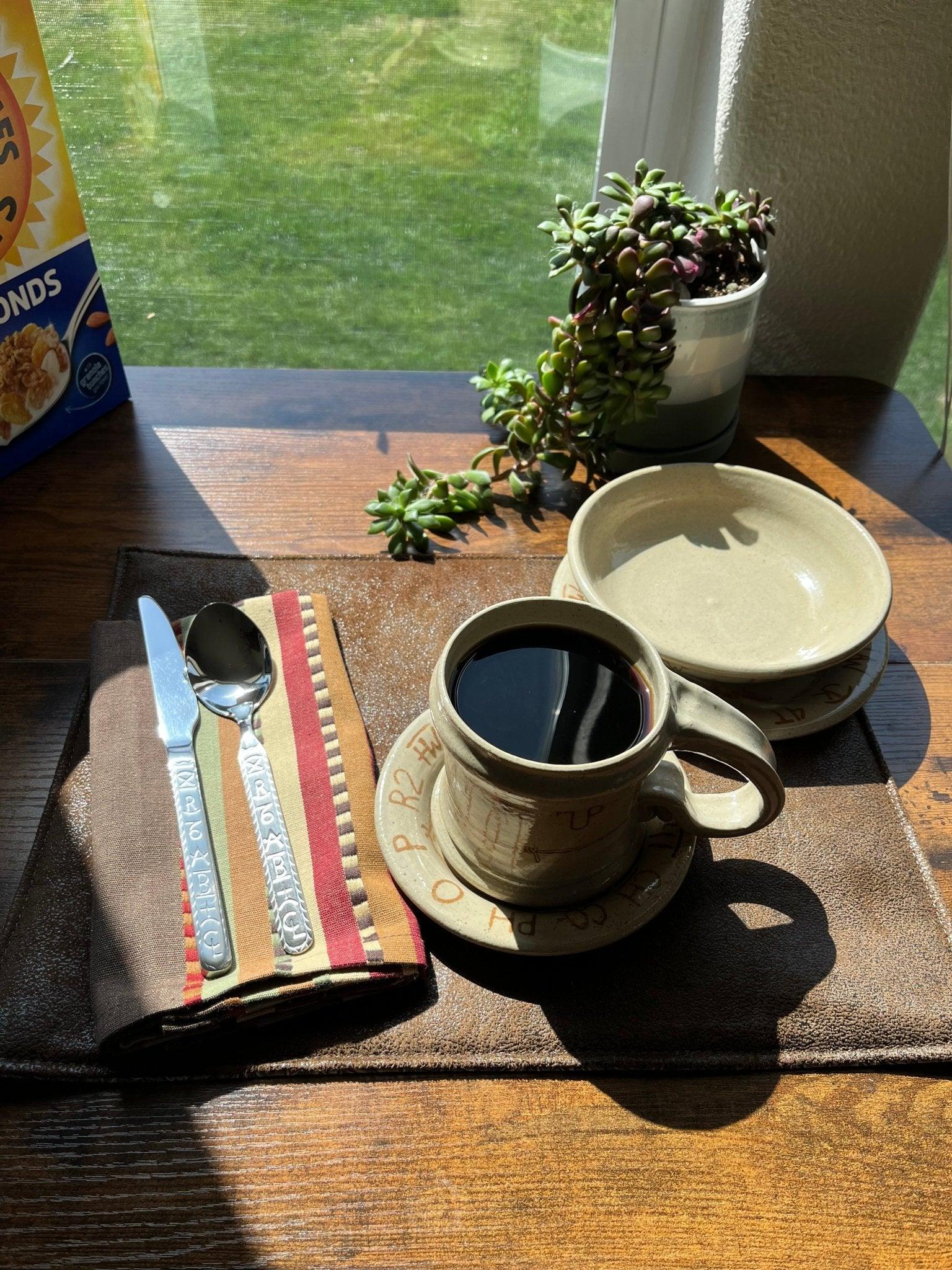Blue Mountain Brands Western Dinnerware Set - Elegant Cowboy Themed Plates, Bowls & Mugs for Rustic Home Decor & Western Style Dining - Perfect for Ranch, Cabin, or Southwestern Themed Kitchens
