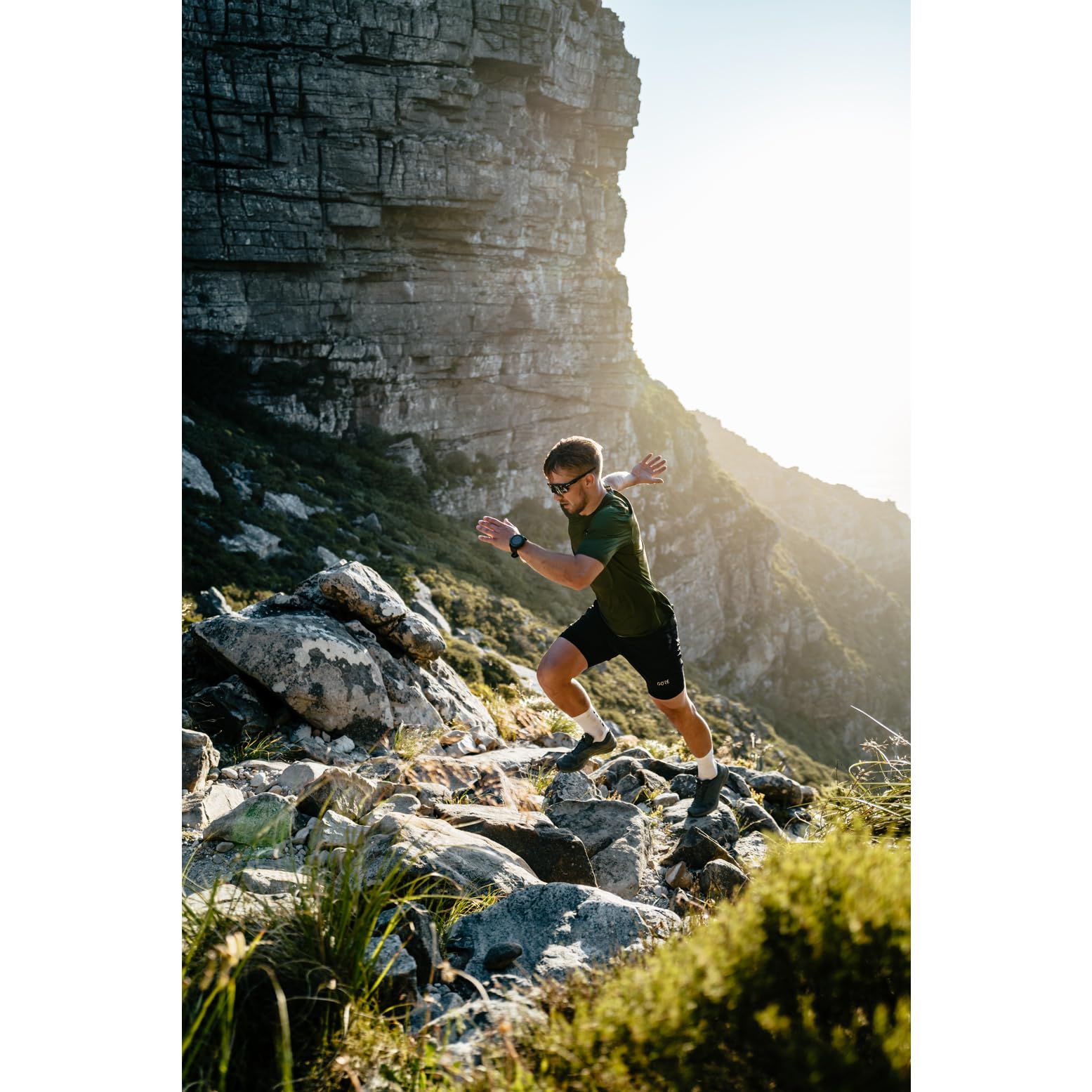 GORE WEAR Men's R5 2-in-1 Running Shorts with Liner - Lightweight, Breathable & Quick-Dry for Outdoor Workouts, Hiking & Gym Training