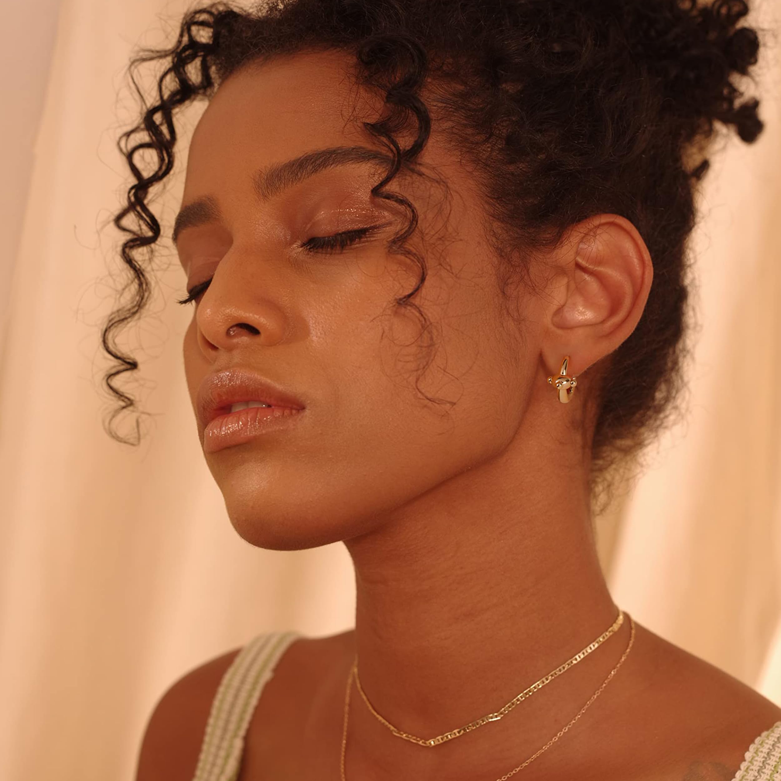 FETTERO Gold Plated Huggie Hoop Earrings for Women - Hypoallergenic Dainty Twist Link Hoops, Minimalist Jewelry Gift | Perfect for Everyday Wear, Date Nights & Special Occasions