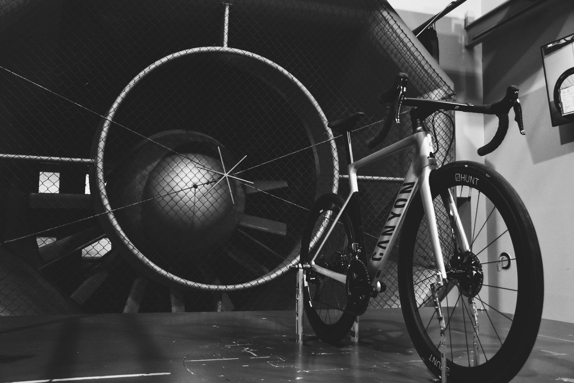 HUNT 48 Limitless Aero Carbon Disc Wheelset - Lightweight Road Bike Wheels for Racing & Endurance Cycling | Perfect for Triathlons, Time Trials & High-Speed Road Performance