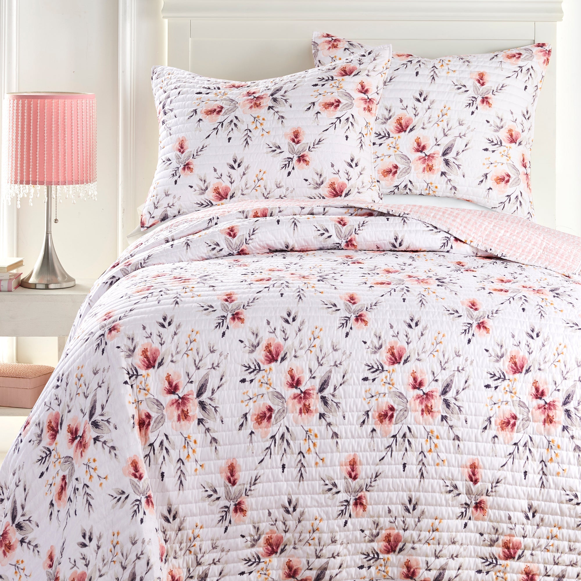 Adeline Soft & Cozy Quilt Set - Queen Size Bedding with Matching Pillow Shams - Perfect for Home Decor, Guest Rooms & Cozy Nights