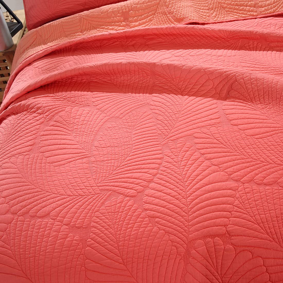VCTOPS 3-Piece 100% Cotton Quilt Set with Leaves Texture - Oversize Queen Size Bedspread, Coverlet & 2 Pillow Shams (Pink) | Soft & Breathable Bedding for Cozy Home Decor, Guest Room & Master Bedroom