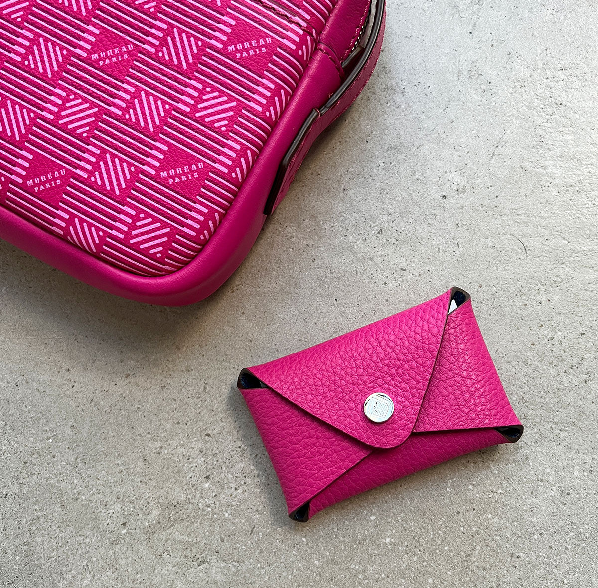 Elegant Origami Card Holder in Fuchsia - Slim RFID Blocking Wallet for Credit Cards & IDs - Perfect for Travel, Business, and Everyday Use