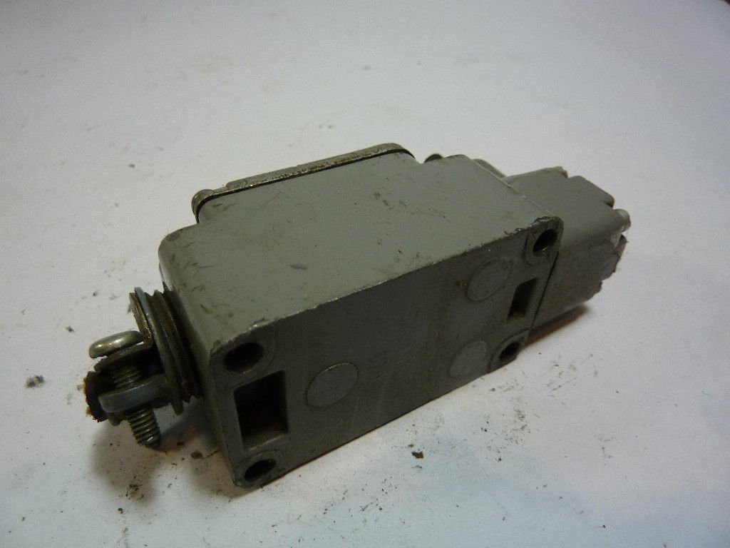 1LS1 Micro Switch with Roller Lever - Precision Limit Switch for Industrial Automation & Machinery (USNP) - Ideal for CNC Machines, Conveyor Systems & Safety Controls