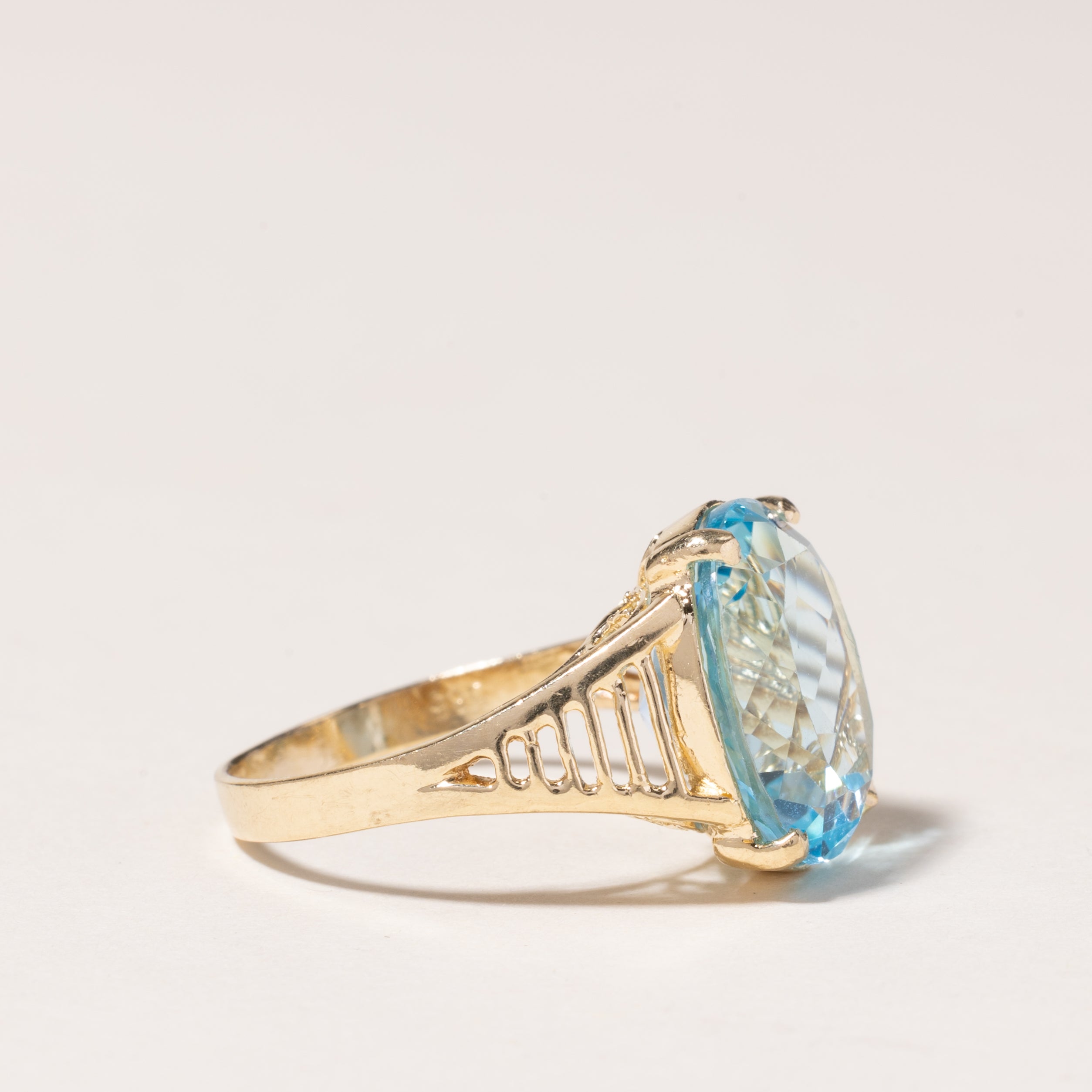 14K Yellow Gold Blue Topaz Cocktail Ring for Women - 9.30ct Oval Cut Gemstone Ring - Size 6 - Perfect for Evening Parties, Weddings & Special Occasions