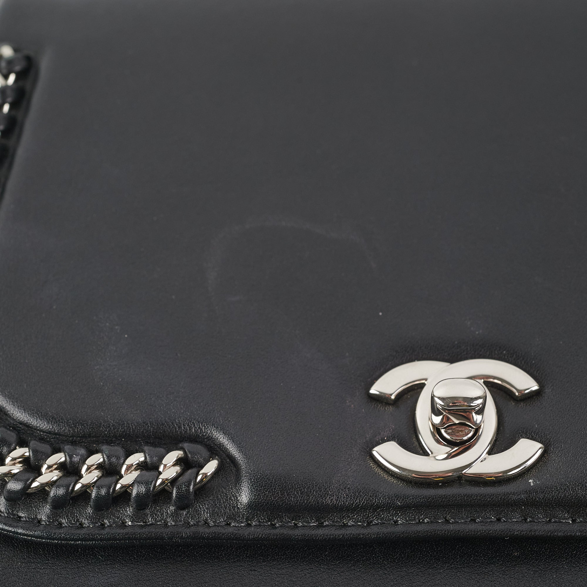 Chanel Seasonal Chain Flap Calfskin Shoulder Bag for Women - Luxury Designer Crossbody Purse for Evening Parties & Date Nights