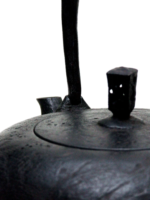 Premium Japanese Nanbu Tetsubin Iron Teapot - Koizumi Nizaemon 11th Generation Kikko Gata (Tortoiseshell Shape) with Original Box - Perfect for Traditional Tea Ceremonies, Home Decor & Gift Giving