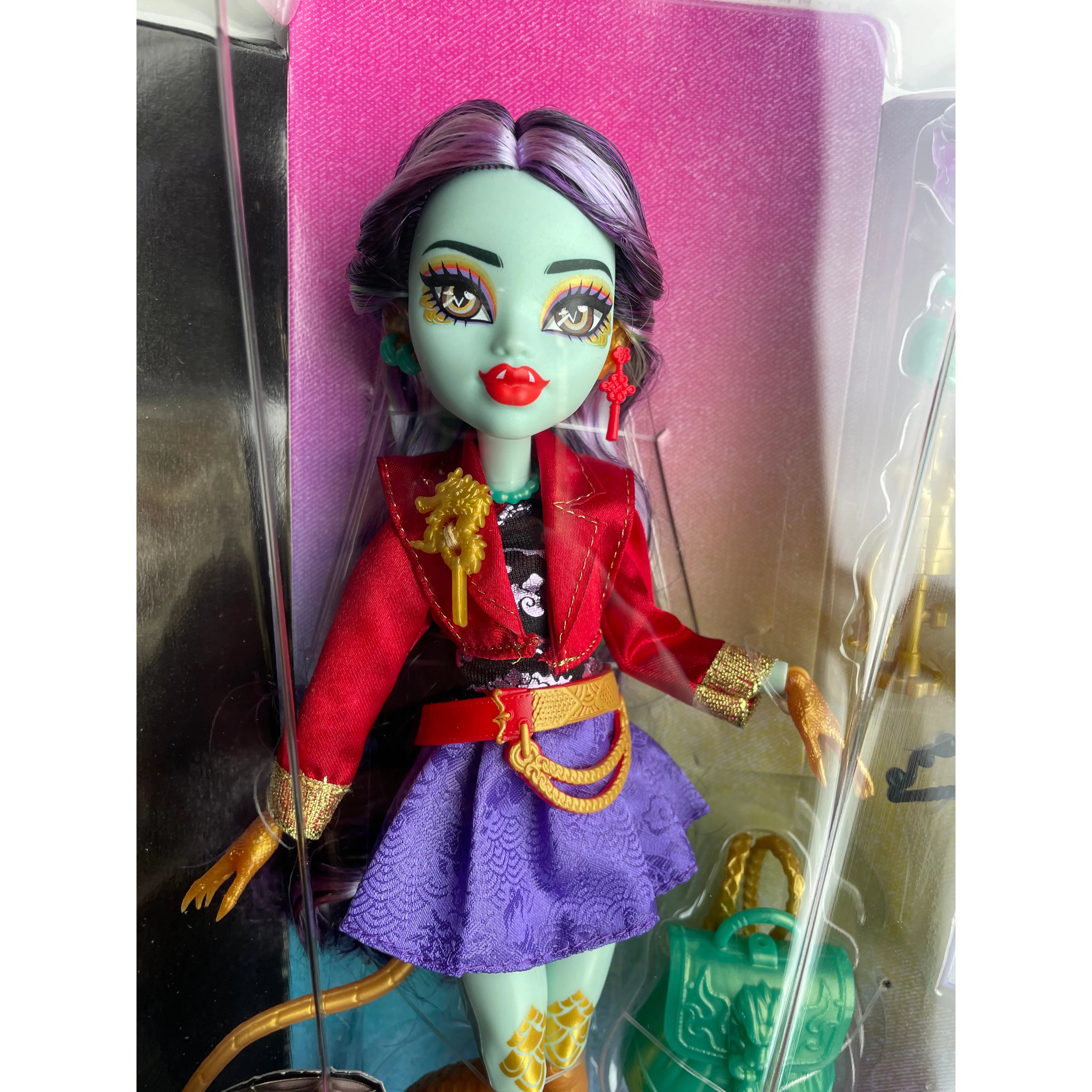 Monster High Jinafire Long Doll - Collectible Fashion Doll with Unique Dragon Design | Perfect for Kids, Collectors, and Halloween Costumes
