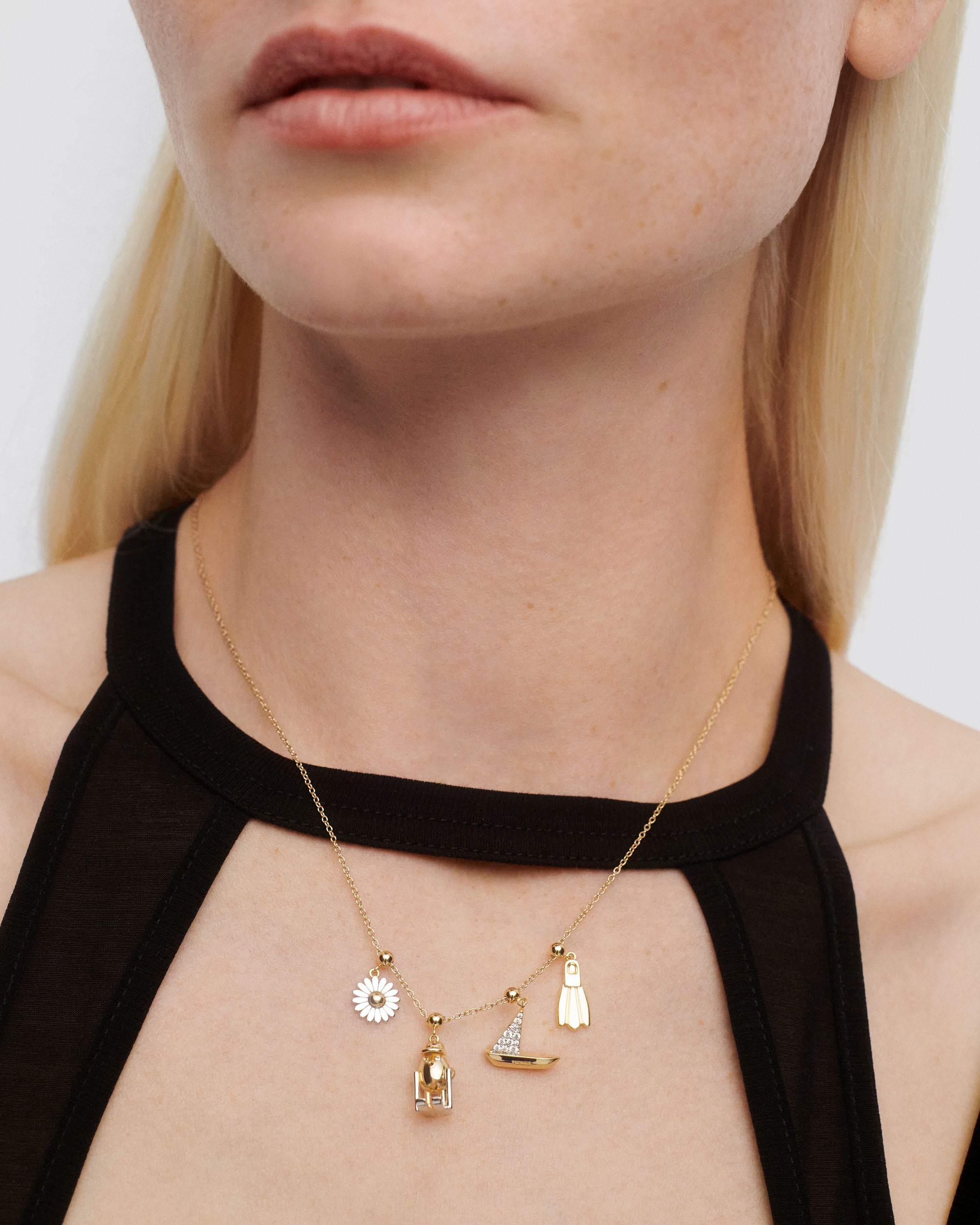 Daisy Charm Necklace - Dainty Floral Pendant Jewelry for Women, Perfect for Everyday Wear, Gifts & Special Occasions