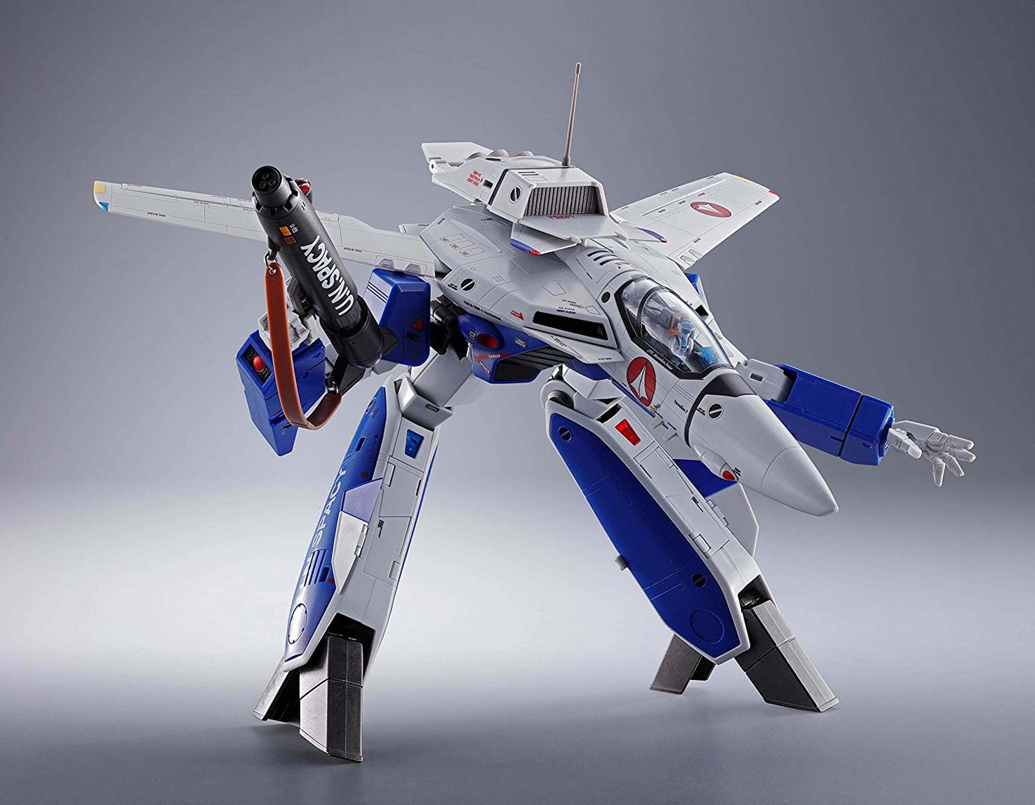 Bandai DX Chogokin Macross VF-1A Valkyrie Maximilian Jenius Custom Action Figure - Collectible Anime Robot Toy for Display & Play - Perfect for Anime Fans & Model Collectors