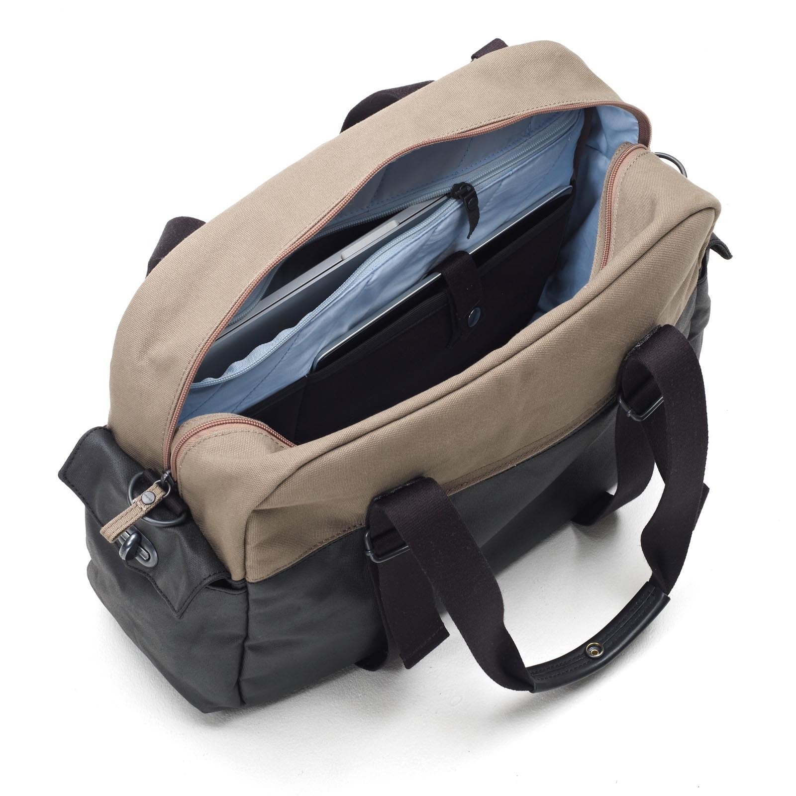Qwstion Overnighter - Stylish & Durable Travel Bag for Men & Women | Perfect for Weekend Getaways, Business Trips & Gym Use | Water-Resistant & Lightweight Carry-On