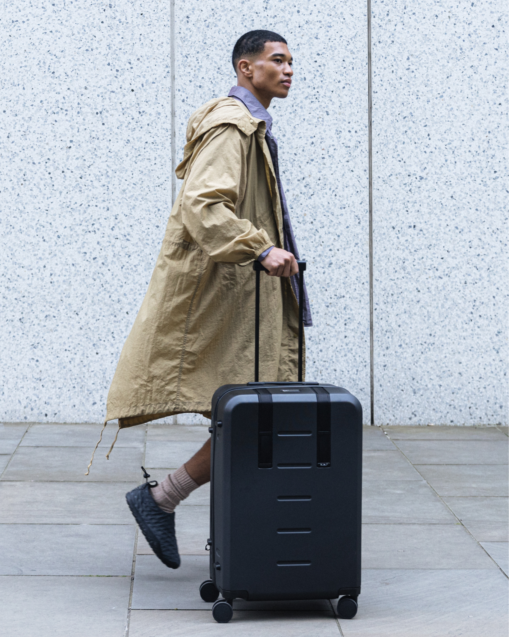 DB Journey Framework Medium Check-in Luggage - Lightweight Spinner Suitcase for Travel, Business Trips & Vacations (20-24 Inch Carry On)