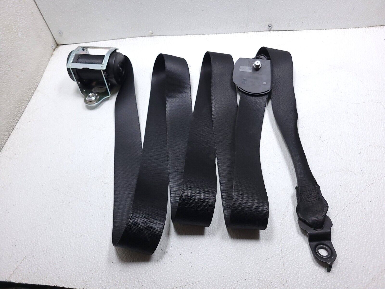 2006-2011 Mercedes ML500 Front Seat Belt Retractor Left Driver Side OEM Replacement Part - Perfect for Car Safety Repair & Maintenance