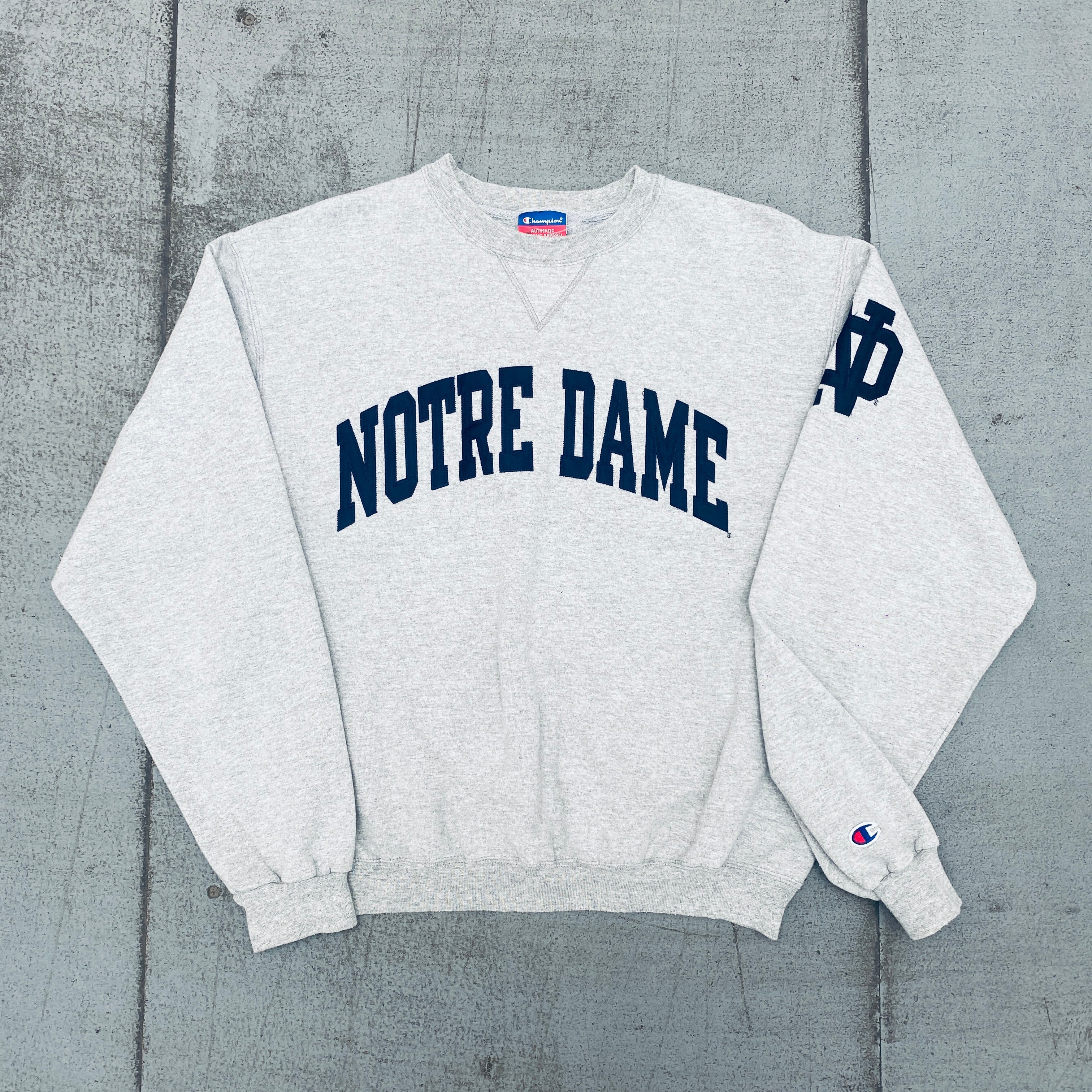 Notre Dame Fighting Irish 1990s Champion Stitched Spellout Sweatshirt (Medium) - Vintage College Football Fan Gear for Game Day & Casual Wear