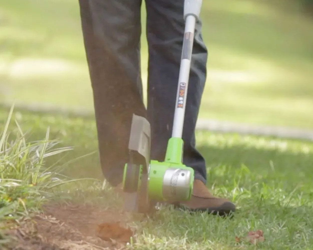 40V 13-Inch Cordless Battery String Trimmer & 390 CFM Leaf Blower Combo Kit with 4.0Ah Battery & Fast Charger - Perfect for Lawn Care, Yard Maintenance, and Leaf Cleanup