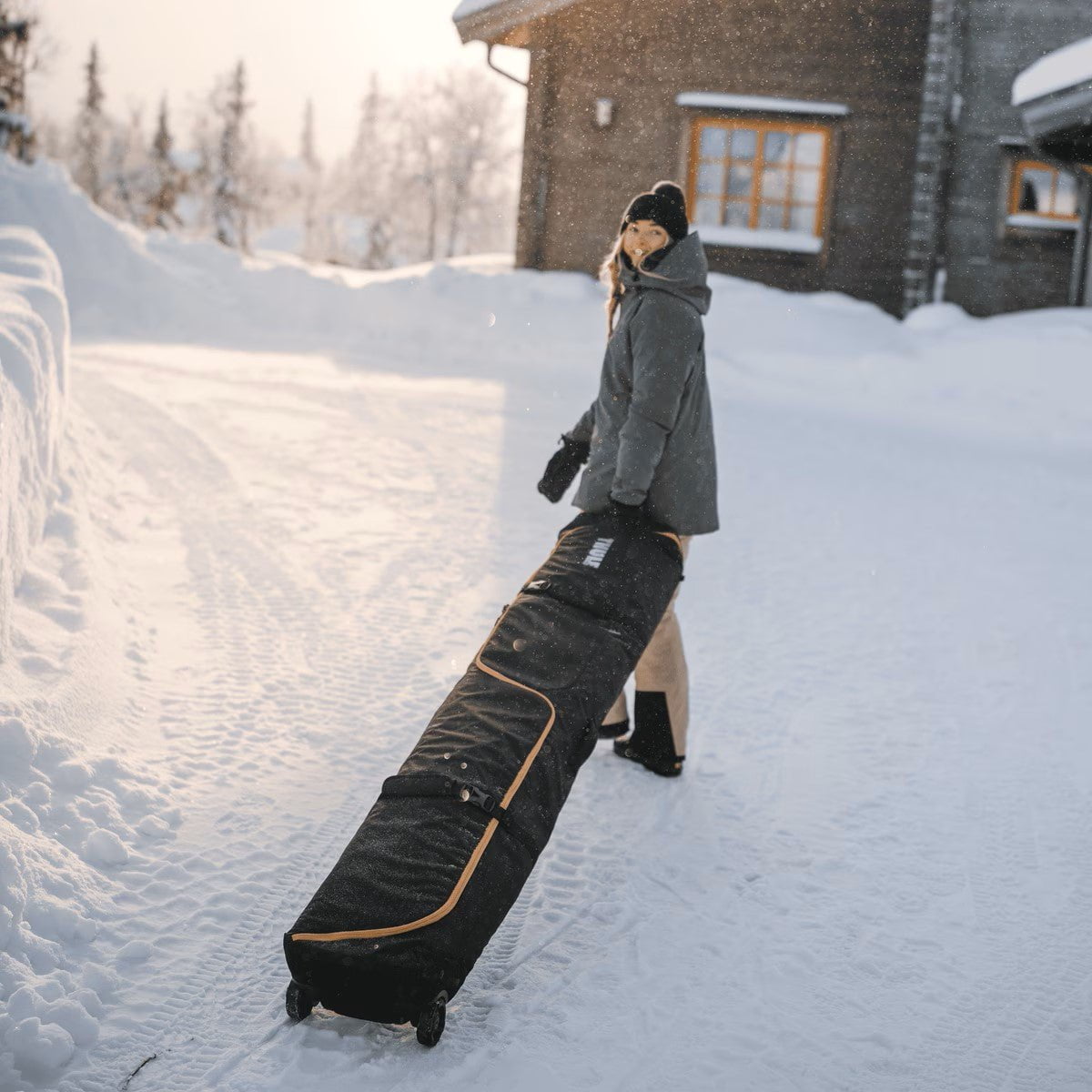 Thule RoundTrip Ski Roller Bag 192cm - Durable Ski Travel Case with Wheels for Easy Transport | Perfect for Air Travel & Winter Sports Equipment Storage