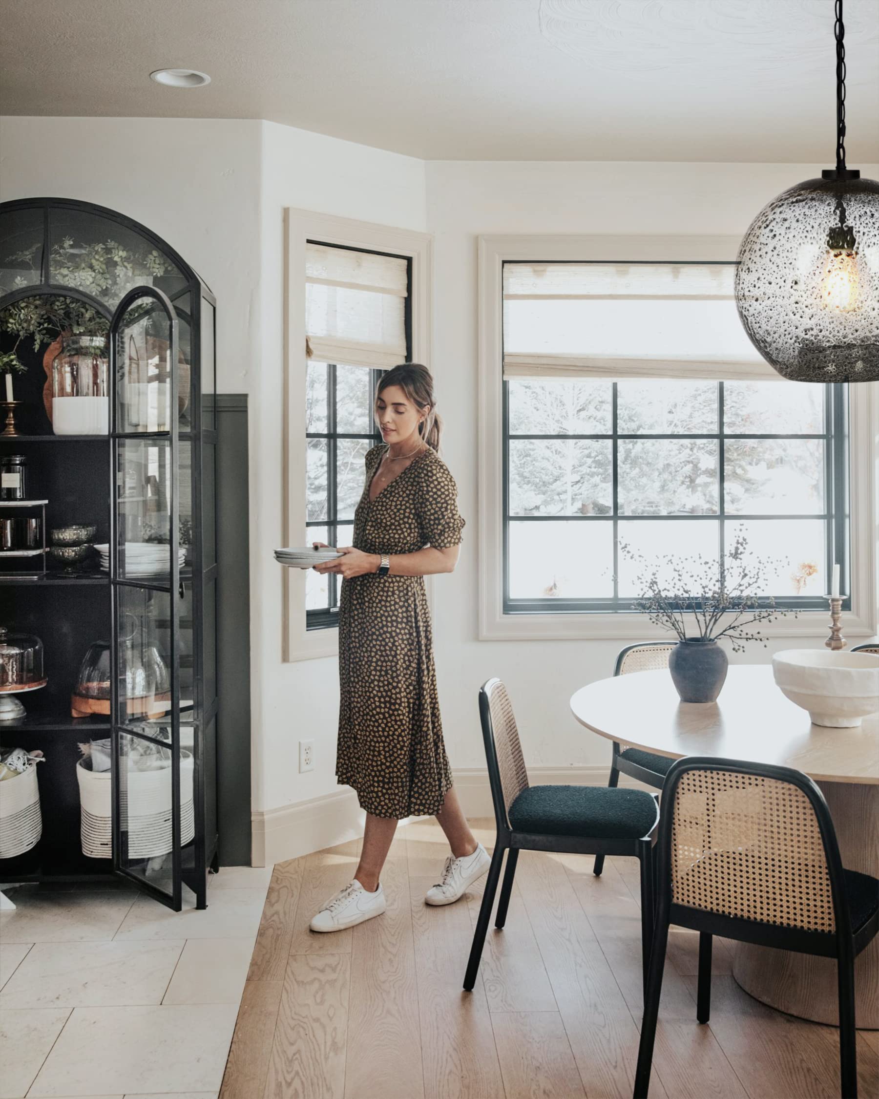 CASAMOTION Hand Blown Glass Pendant Light - 15.6 Inch Rustic Farmhouse Ceiling Hanging Fixture with Clear Marble Globe for Kitchen Island, Dining Room Table & Entryway Lighting | Dimmable Modern Chandelier for Hallway, Living Room & Bedroom Decor