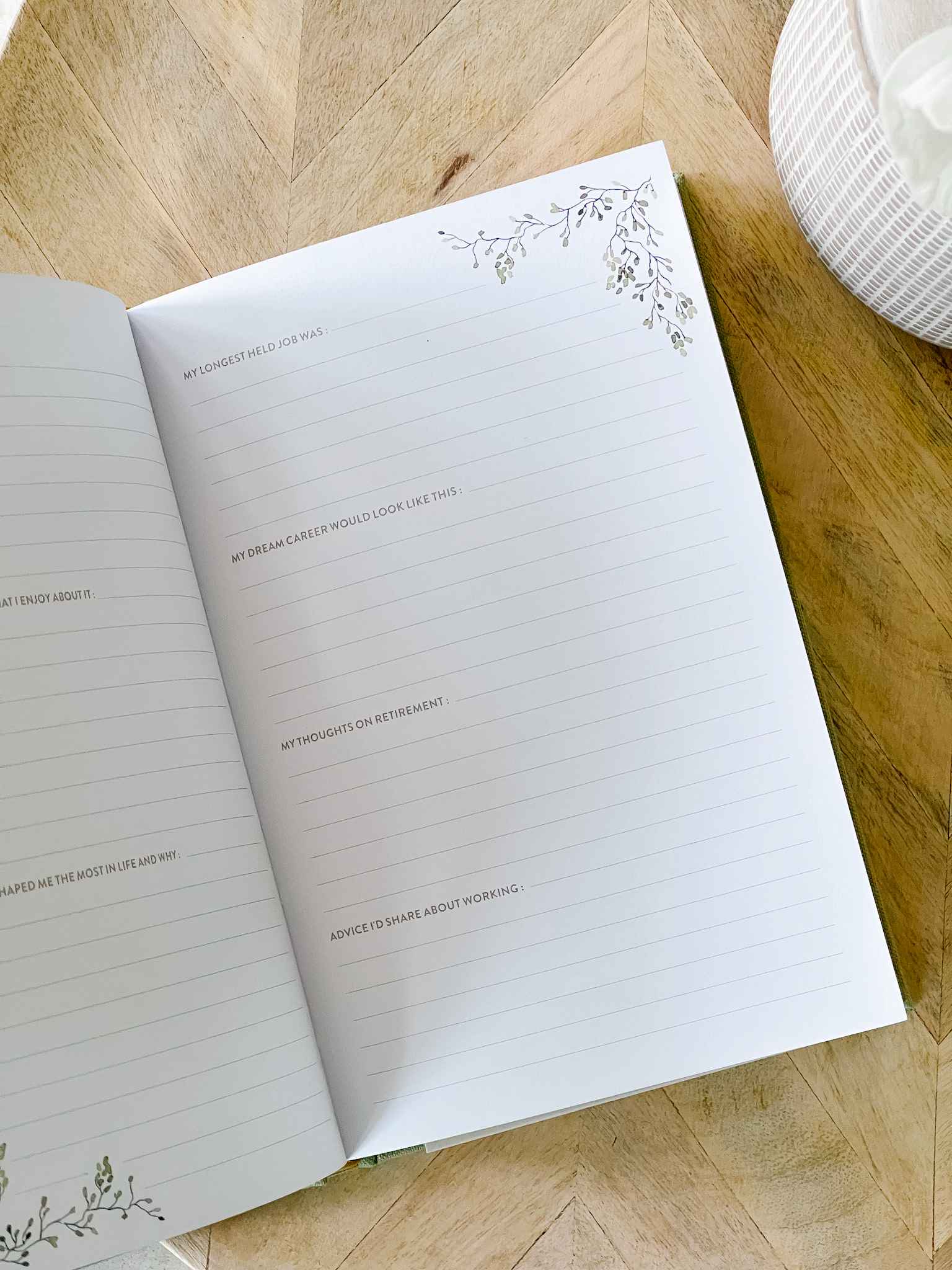 Mom's Story Keepsake Memory Book - Cherish Family Memories & Milestones | Perfect for Mother's Day, Birthdays & Special Occasions