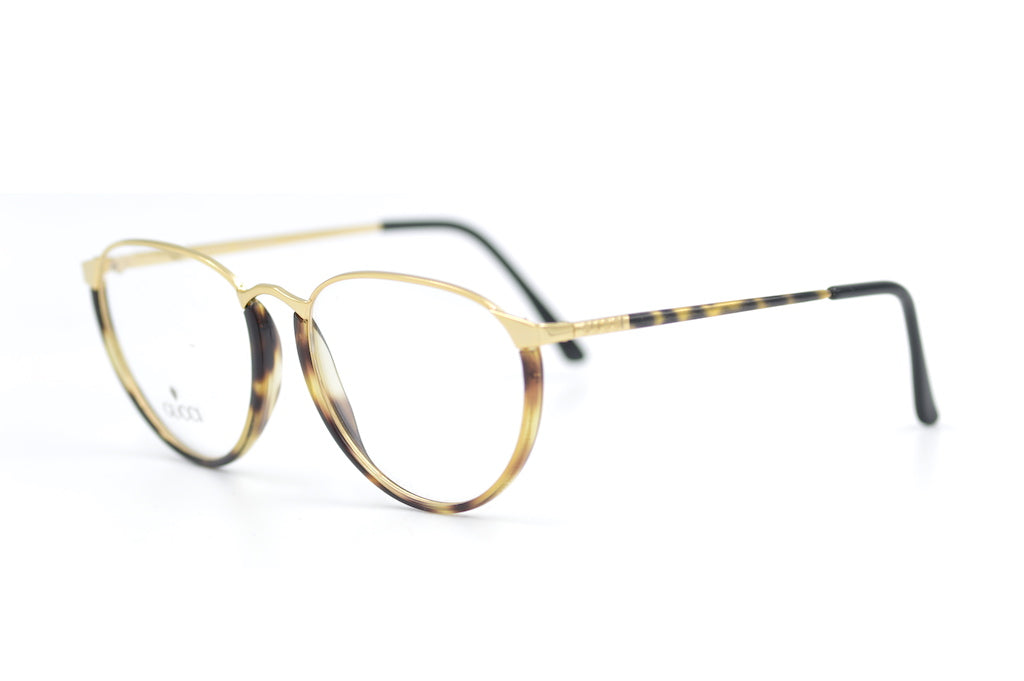 Original Title: Gucci 2326 52M   Optimized Title: **Gucci 2326 52M Sunglasses - Luxury Designer Shades for Men & Women | UV Protection & Fashion Statement (Perfect for Travel, Driving & Outdoor Activities)**