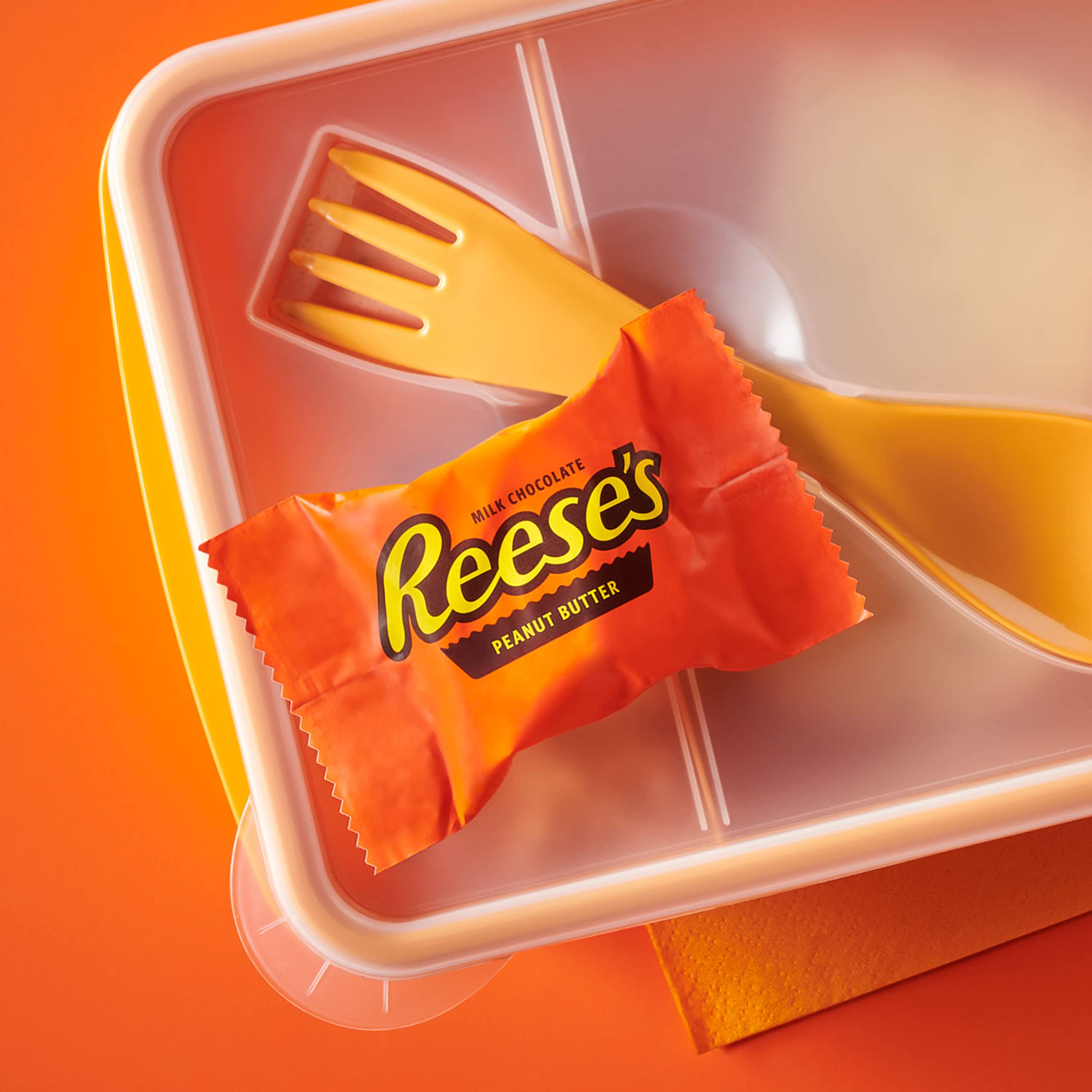 Reese's Milk Chocolate Peanut Butter Cups - 13.75 oz (25 Pieces) Candy Pantry Pack - Perfect for Halloween Treats, Party Favors & Office Snacks