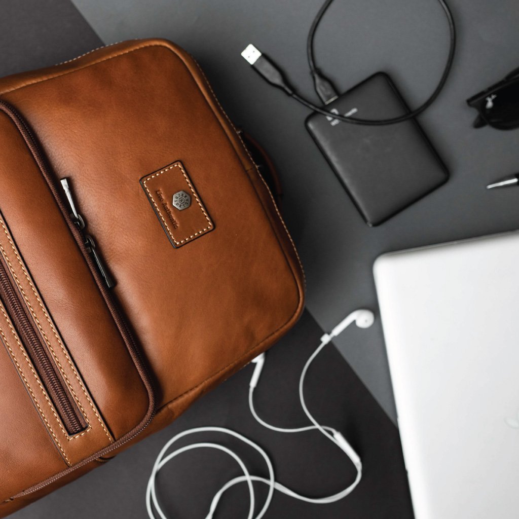 Jekyll & Hide Montana Compact Laptop Backpack 42cm - Lightweight Water-Resistant Business & Travel Backpack for Men & Women - Perfect for Work, Commuting & College
