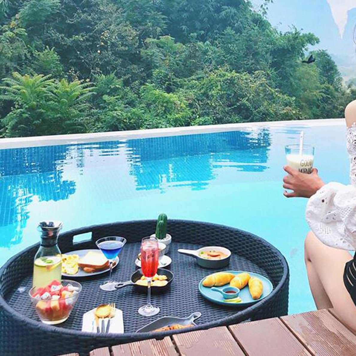 Floating Pool Tray, Round Floating Bar Table Serving Tray with Cup Holders for Beach Party, Pool Party, Water Snacks - Perfect for Drinks, Food & Fun by the Pool or Lake