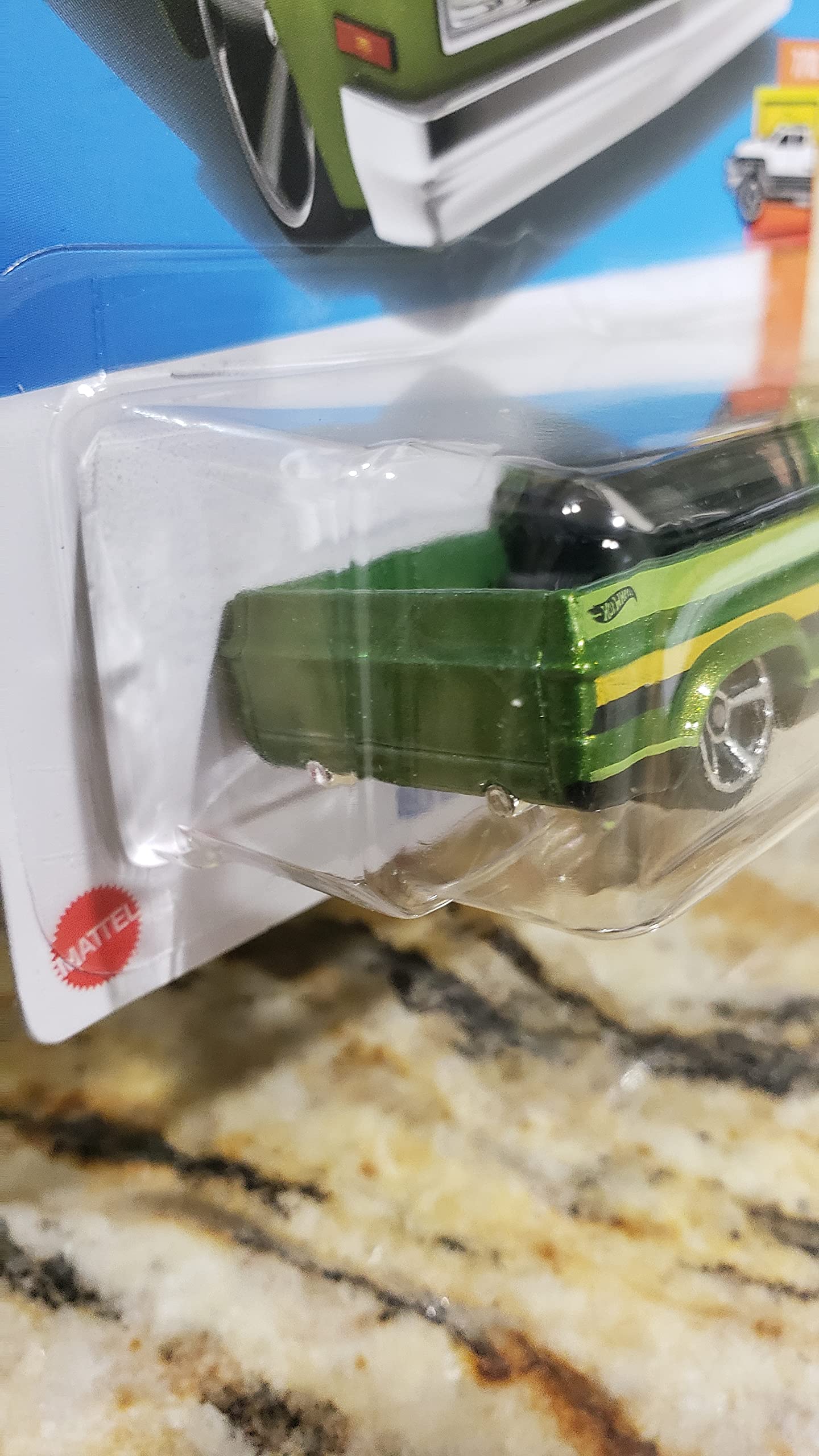 Hot Wheels 2022 '83 Chevy Silverado Diecast Car 1:64 Scale - Limited Edition 7/10 & 114/250 - Collectible Toy for Kids & Adults - Perfect for Display, Gifts & Racing Play