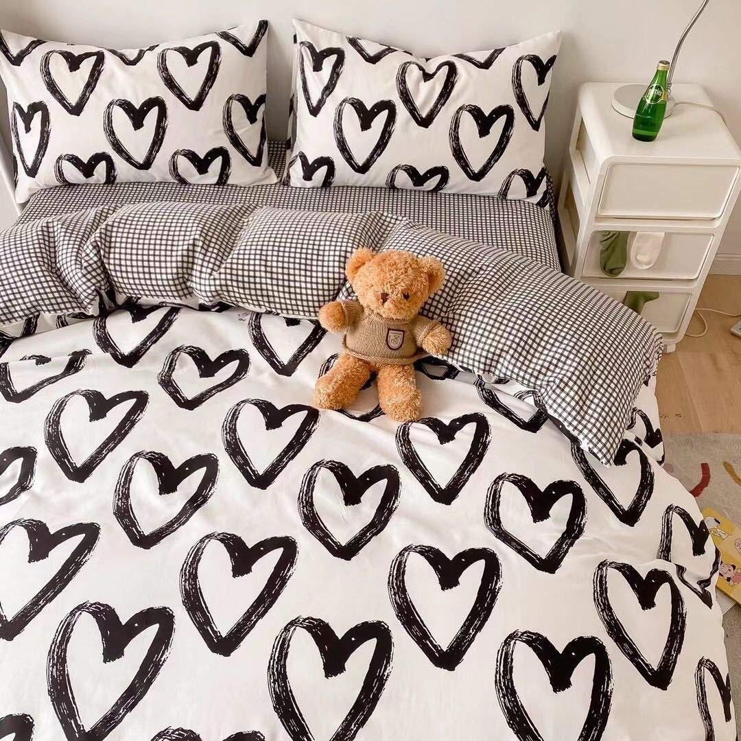 King Heart Comforter Set - White & Black Love Bedding for Couples | Romantic Bedroom Decor
