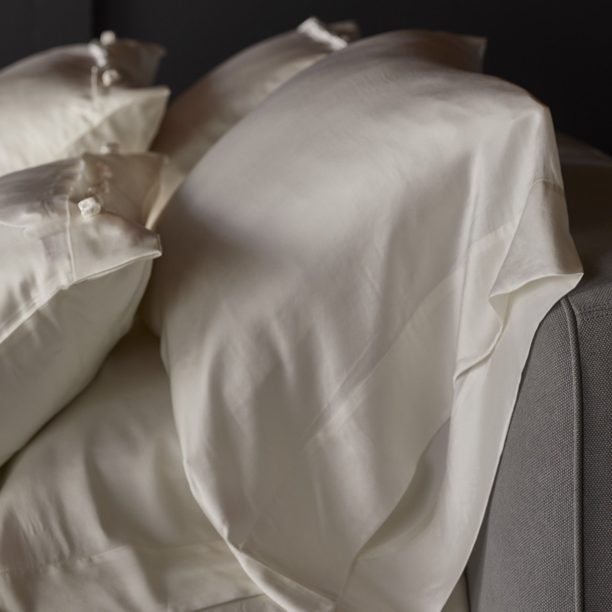 Luxury Charmeuse Pillowcases - Silky Soft 100% Mulberry Silk Pillow Covers for Hair & Skin Care - Perfect for Bedroom, Spa, and Travel Use