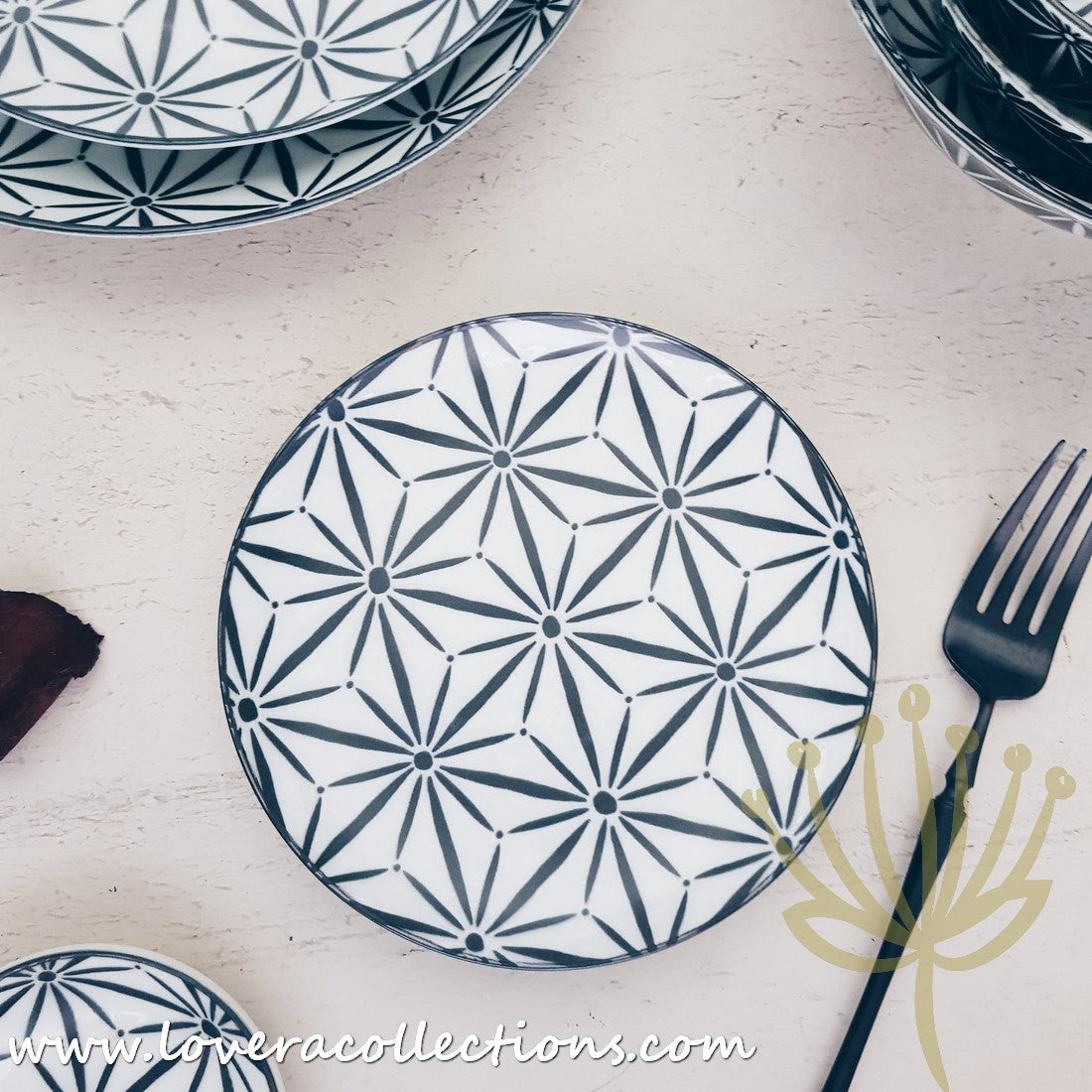 Awasaka Black & White Modern Stars Dinnerware Set - 12-Piece Porcelain Plates & Bowls - Elegant Dinnerware Collection for Home & Restaurant Use - Perfect for Holiday Dinners, Wedding Gifts & Daily Dining