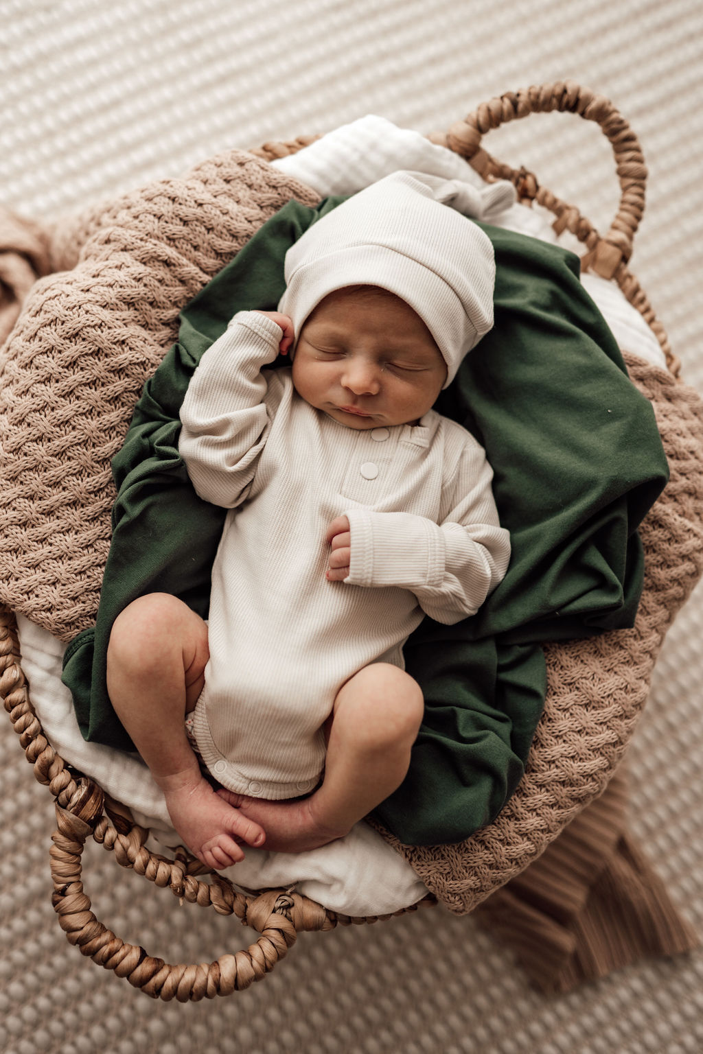Organic Cotton Ribbed Long Sleeve Bodysuit for Babies - Soft & Snug Infant Onesie - Perfect for Playtime, Naptime & Photo Shoots