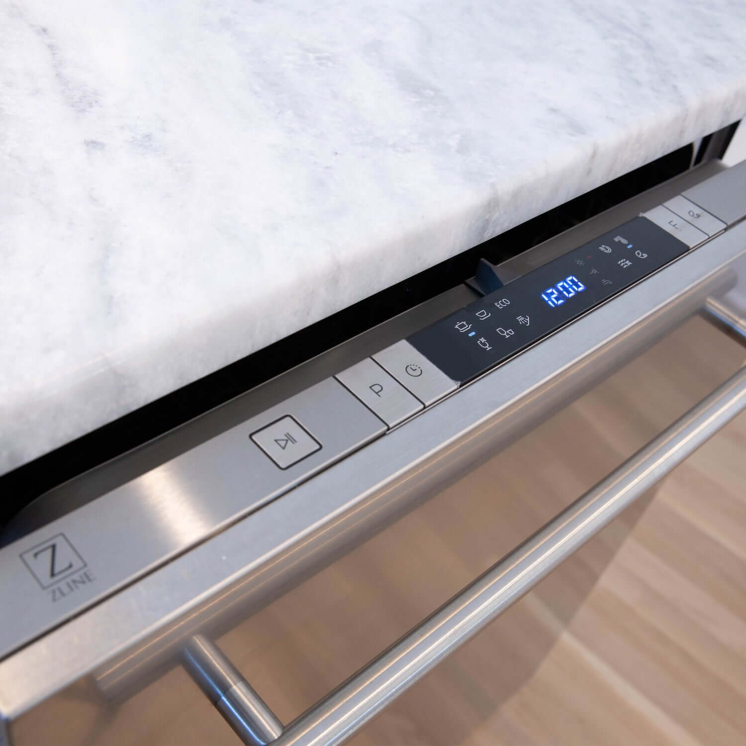 ZLINE 24 Inch Built-In Dishwasher with Satin Stainless Steel Panel & Tub, Modern Handle Design, Ultra Quiet 52dBa - Perfect for Modern Kitchens, Small Homes & Apartments (Model DW SN 24)