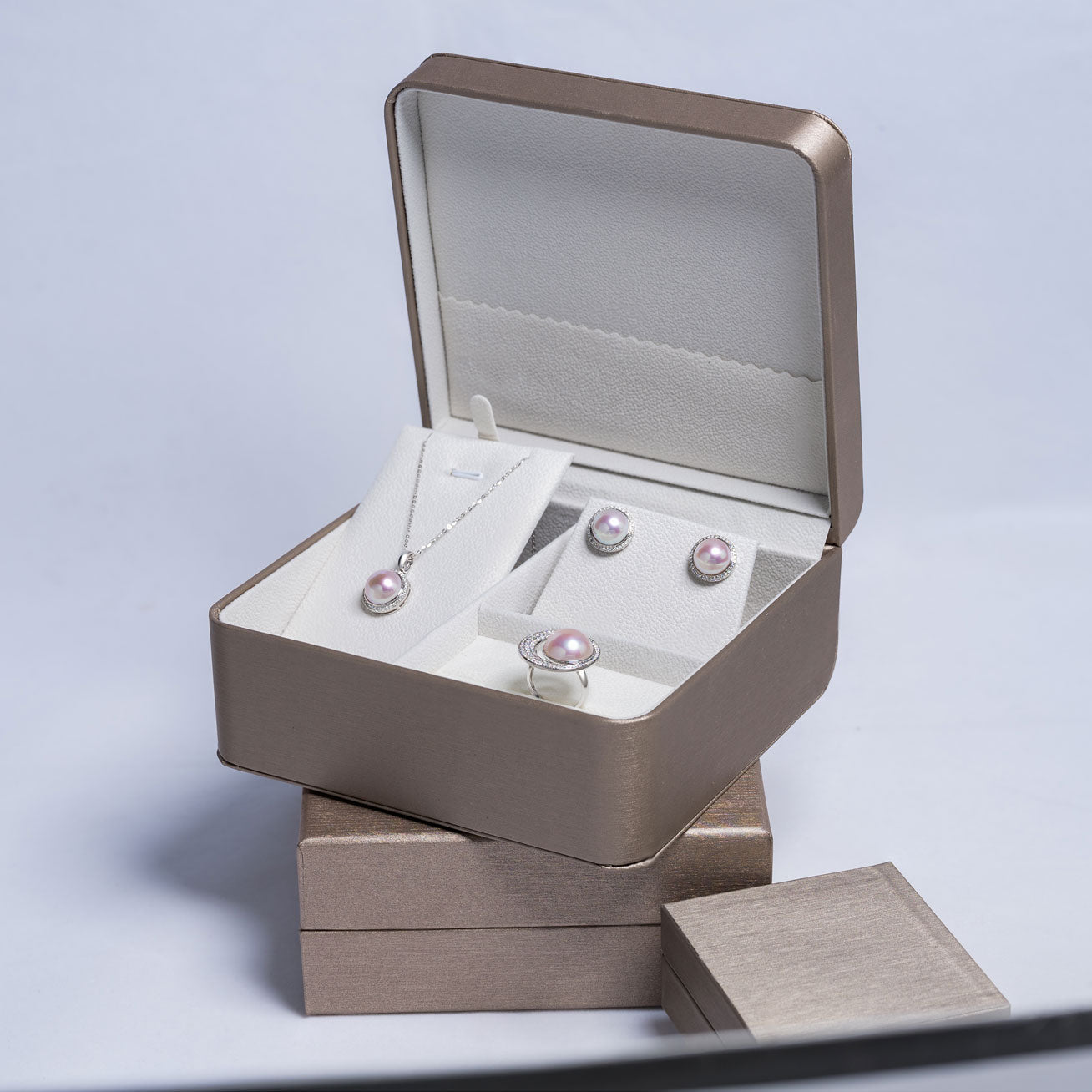 18K Gold Diamond & Edison Pearl Ring KR00063 | Elegant DOME Design for Weddings, Anniversaries & Special Occasions