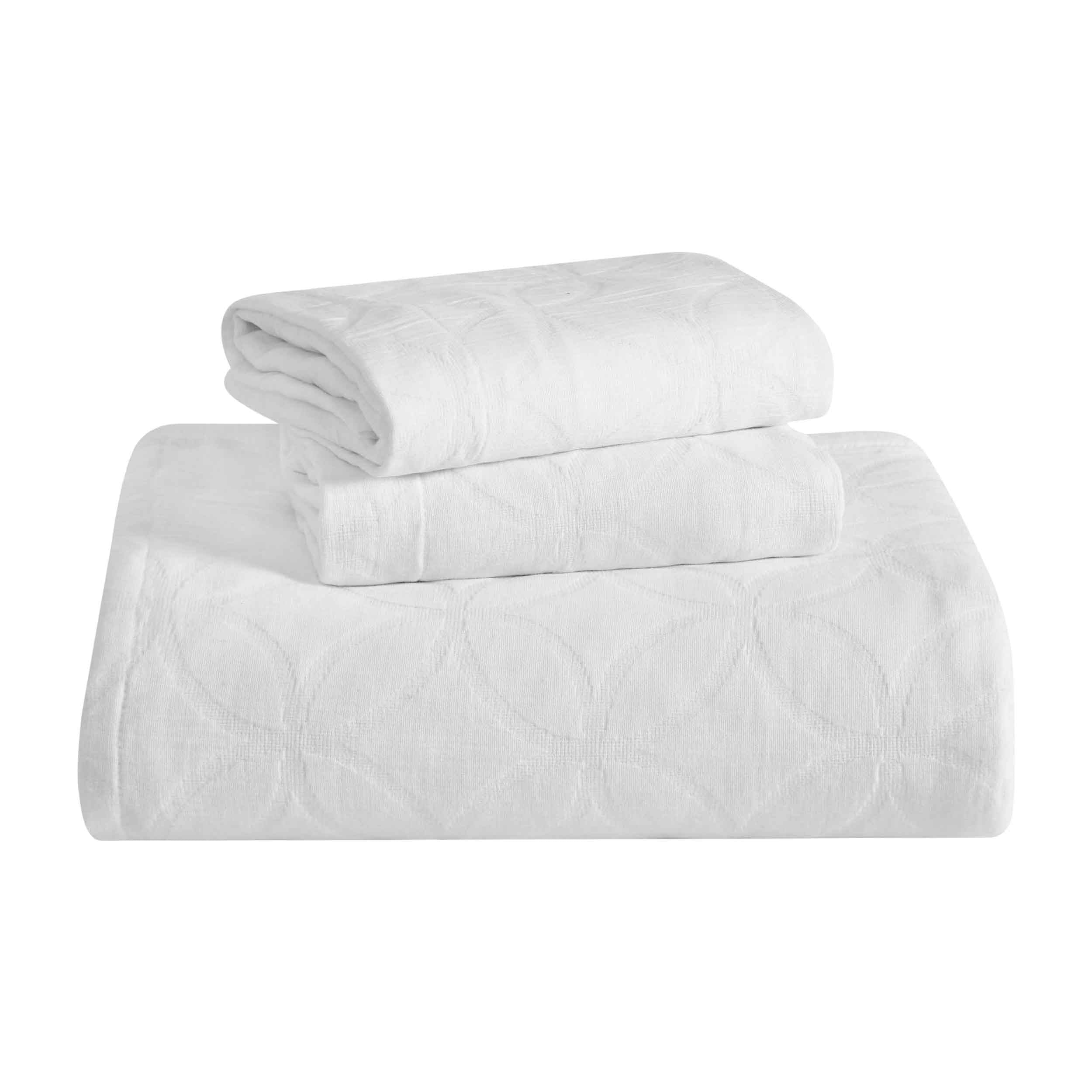 Serenity Cotton Matelasse Celtic Circle Airy Bedspread Set - Queen Size Lightweight Quilted Coverlet with All-Over Embroidery for Bedroom Decor, Guest Room & Cozy Home Styling