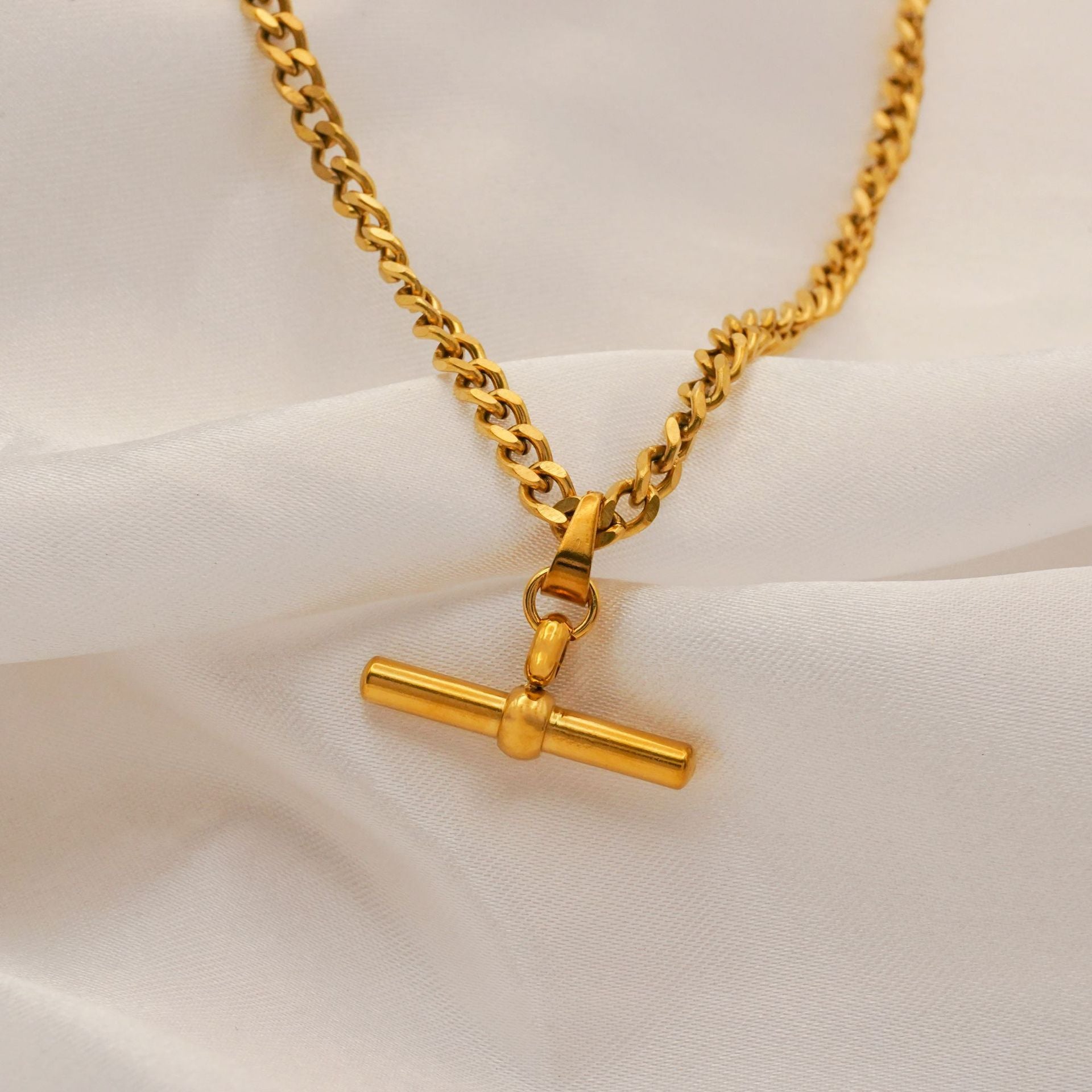 18K Gold Plated T Bar Pendant Figaro Chain Necklace for Men & Women - Elegant Watch Accessory | Perfect for Formal Events, Weddings & Gifts | JDN738