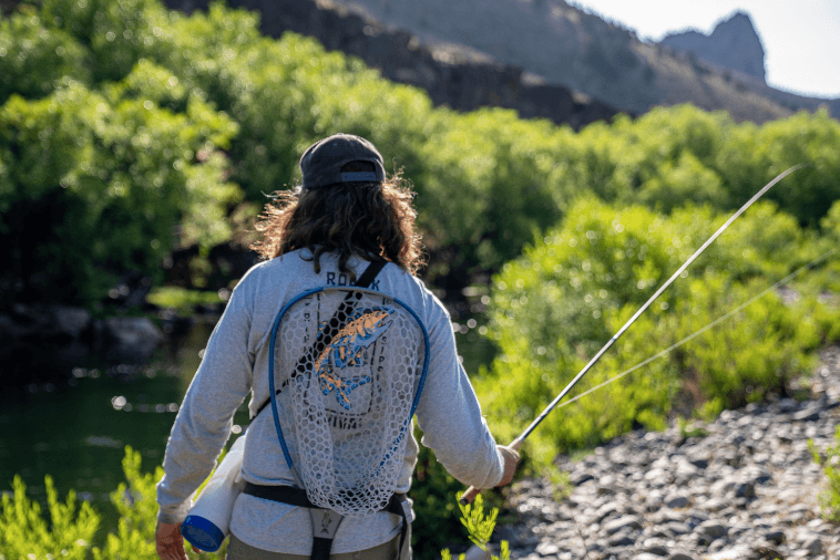 Premium Carbon Fiber Landing Net - Medium Size for Fly Fishing & Catch & Release | Lightweight & Durable Fishing Gear for Trout, Bass & Freshwater Fishing