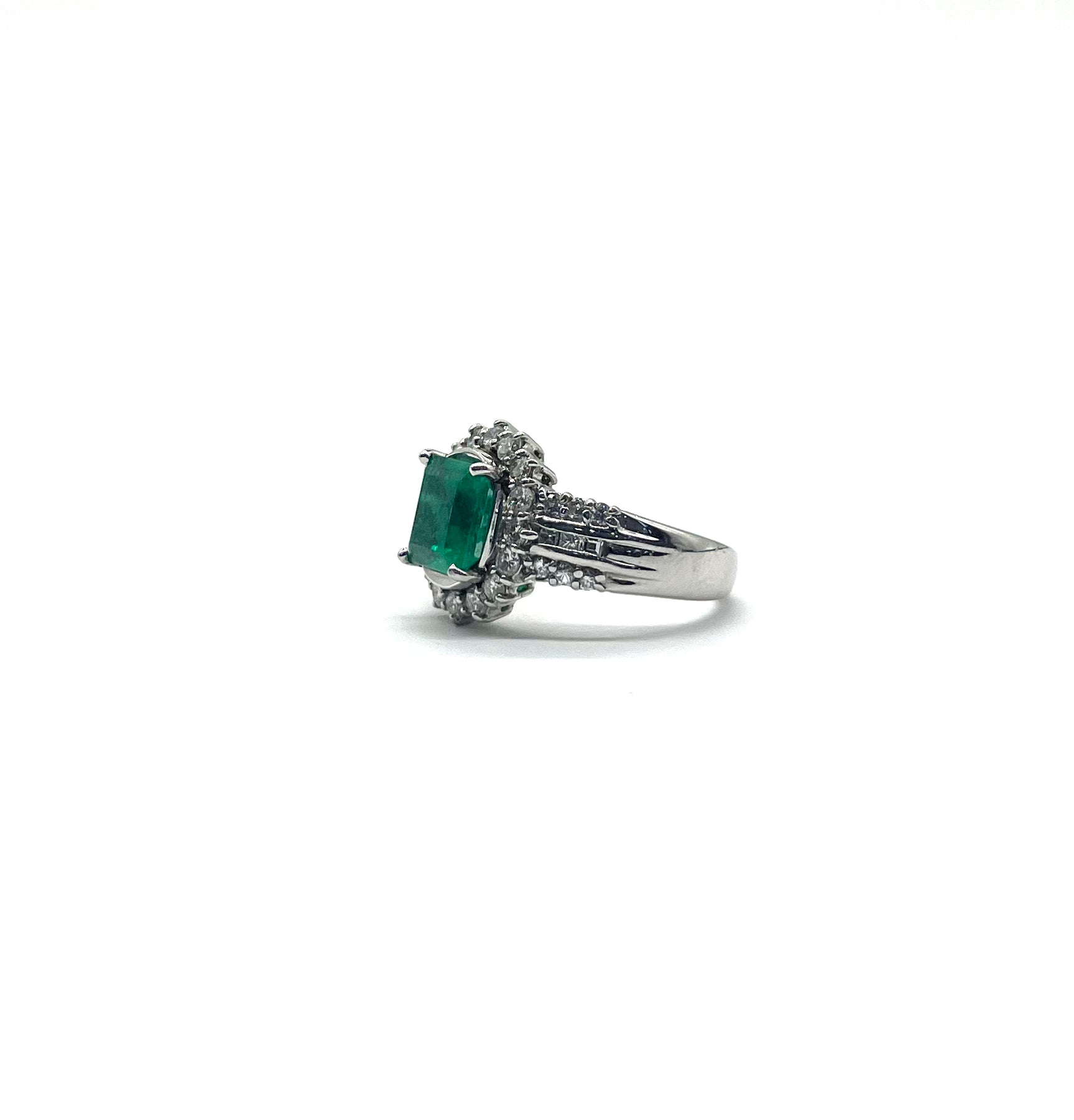 Platinum Emerald & Diamond Halo Engagement Ring - Elegant Wedding Band for Women, Perfect for Proposals, Anniversaries & Special Occasions