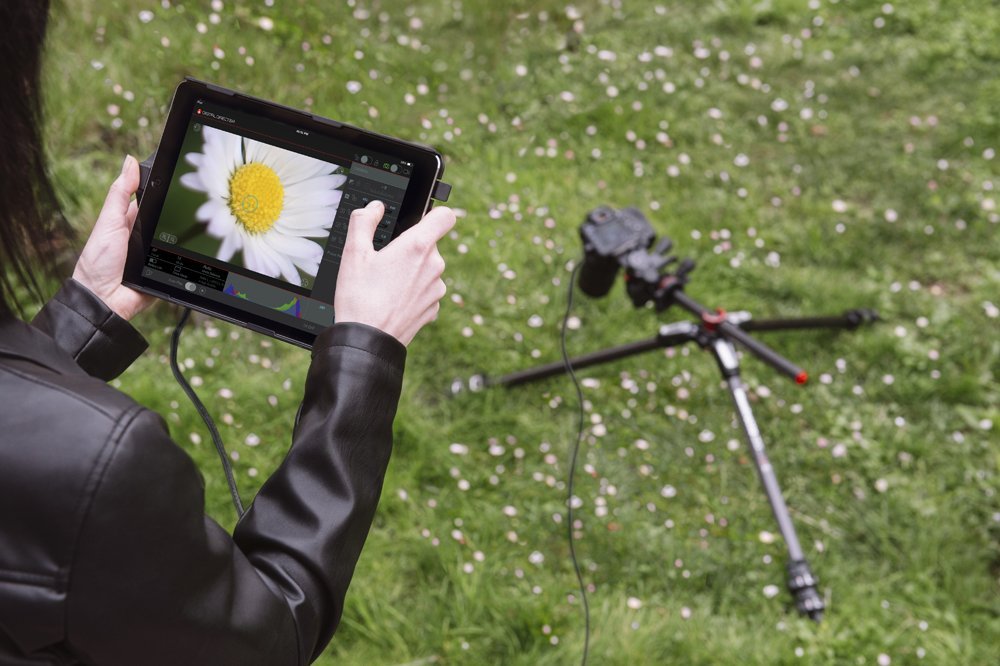 Manfrotto MVDDA13 iPad Air Mount - Black Digital Director Stand for Video Recording & Live Streaming | Perfect for Content Creators, Vloggers & Videographers
