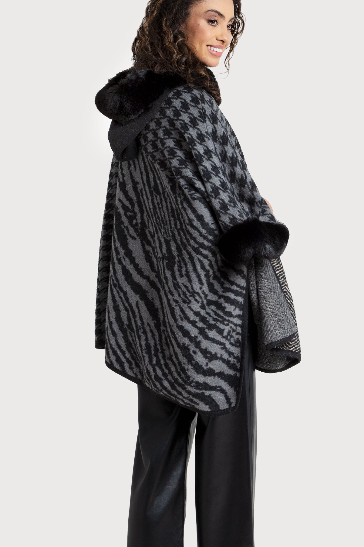 Stylish Faux Fur Kimono Robe for Women - Soft & Cozy Multi-Patterned Loungewear - Perfect for Home Relaxation, Spa Days & Photo Shoots