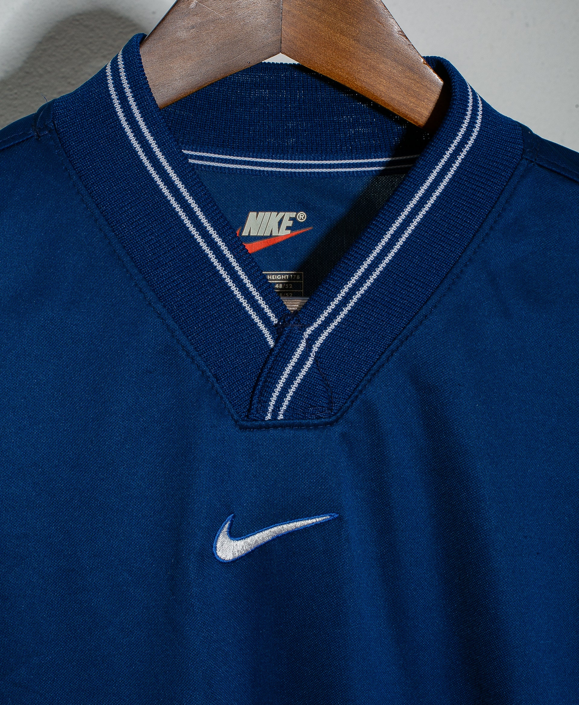1998 Italy Vintage Soccer Jersey - Authentic Retro Football Training Shirt for Men (Medium) - Perfect for Match Days, Fan Collections & Cosplay
