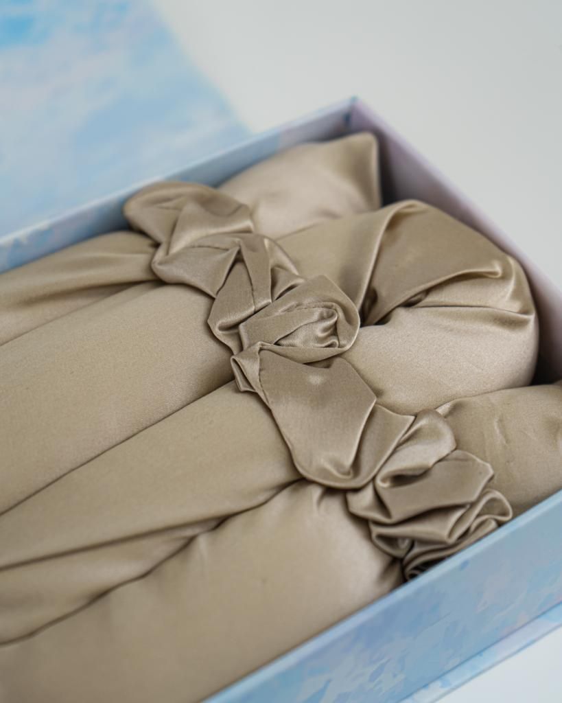 Luxury Hug Me Silk Gift Set for Women - Soft & Elegant Silk Scarf & Sleep Mask - Perfect for Birthday, Anniversary, Valentine's Day Gifts & Relaxing at Home