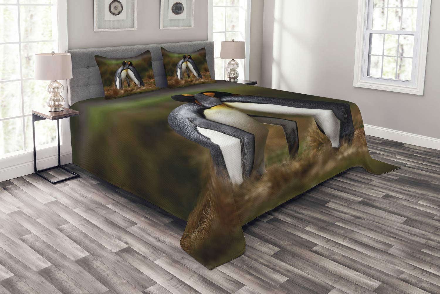Ambesonne King Size 3-Piece Bedspread Set with 2 Pillow Shams - Penguin Couple Cuddling in Nature Design, Multicolor Wildlife Themed Bedding for Romantic Bedroom Decor | Perfect for Master Bedroom, Guest Room, and Cozy Winter Nights