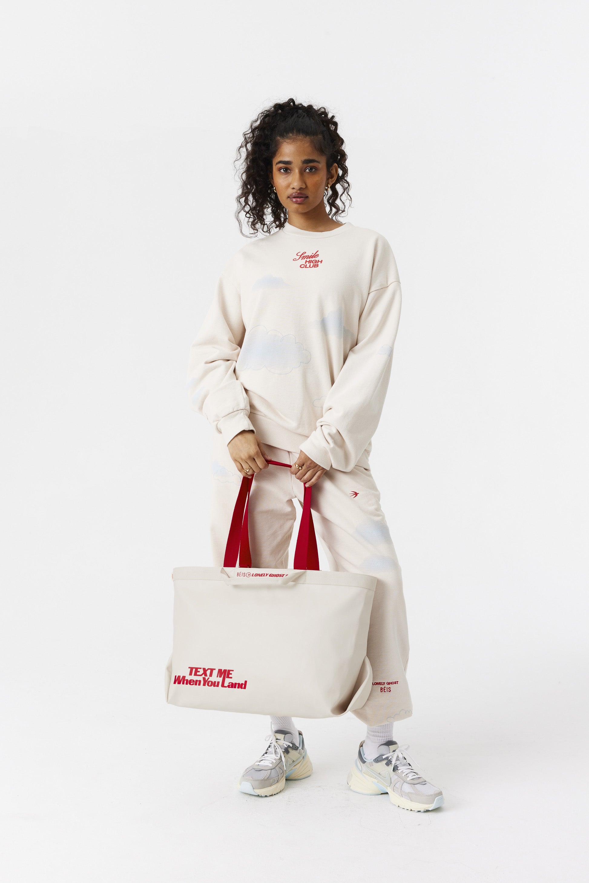 Premium Ghost White Travel Tote Bag - Waterproof & Spacious Carryall for Women | Perfect for Weekend Getaways, Beach Trips & Airplane Travel