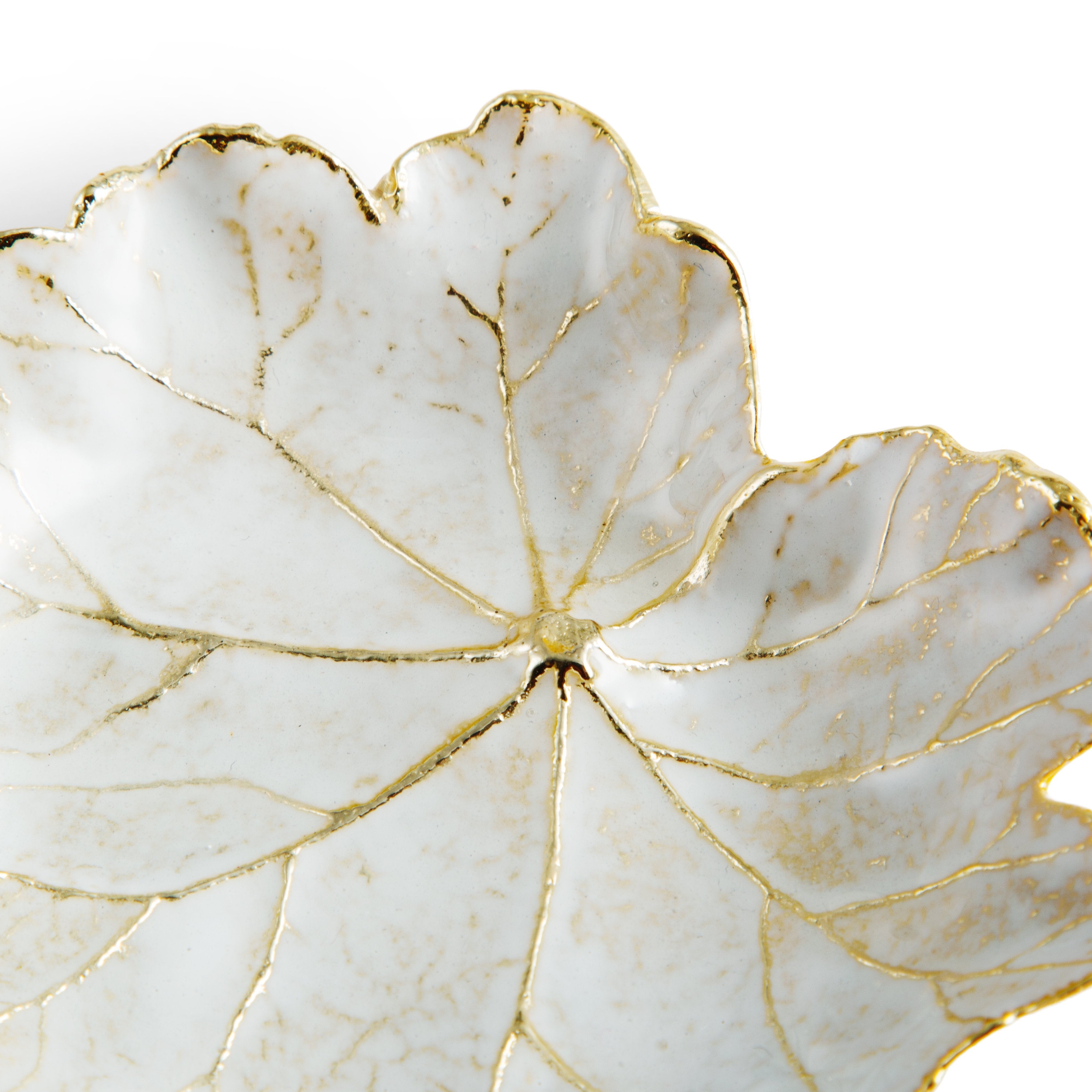 Winter Leaves Geranium Dish - Elegant Floral Ceramic Plate for Home Decor, Dining, and Gift Giving