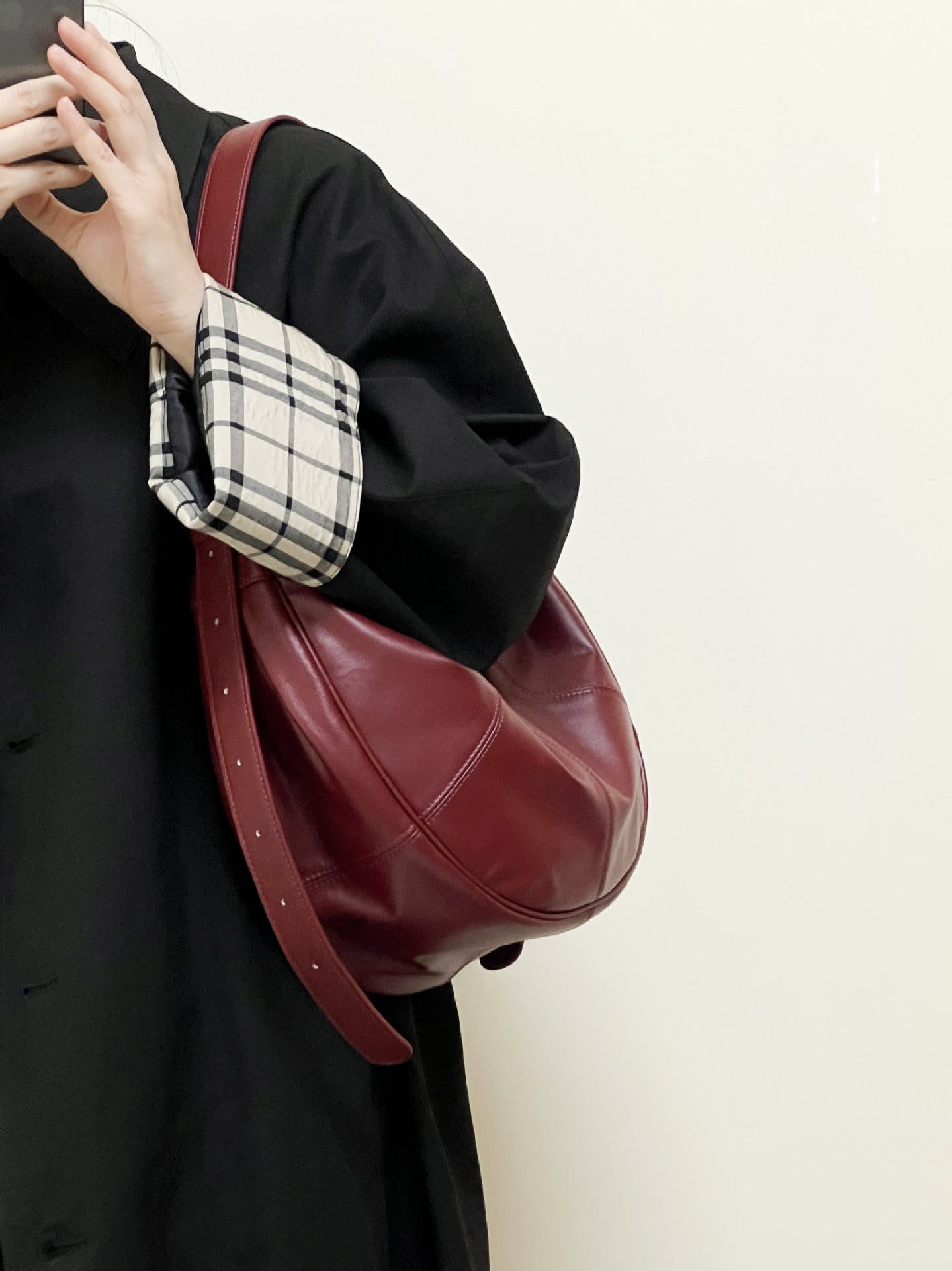 Stylish Crescent Shoulder Bag for Women - Fashionable Crossbody Purse with Adjustable Strap - Perfect for Work, Travel & Everyday Use