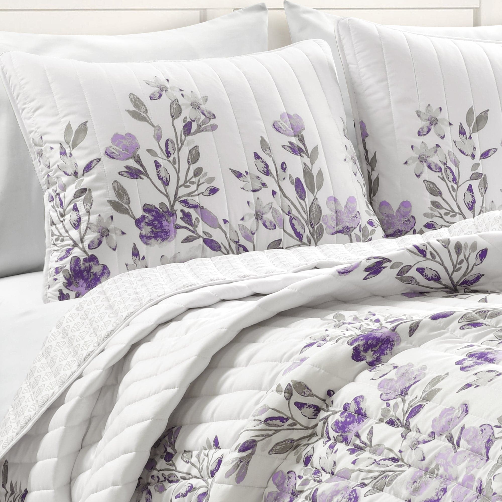 Tanisha Reversible Quilt 3-Piece Bedding Set - Soft Comforter, Pillow Shams & Bed Skirt - Cozy All-Season Luxury for Master Bedroom, Guest Room & Dorm Decor