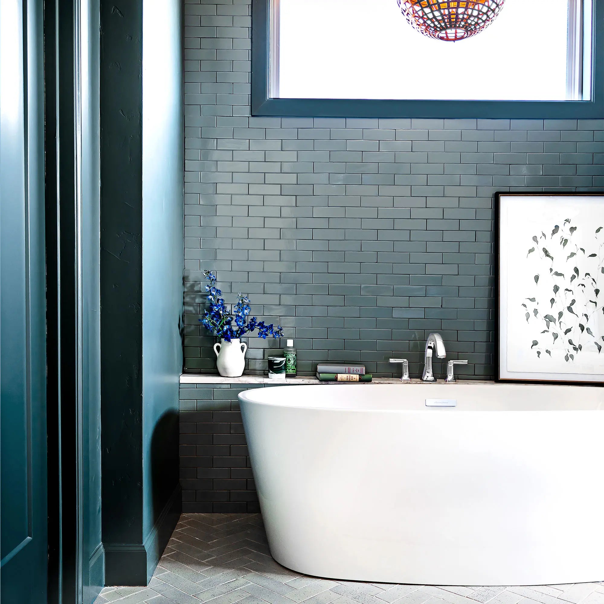 68 x 31 Inch Freestanding Bathtub with Center Drain & Overflow - Modern Acrylic Soaking Tub for Spa-Like Relaxation in Bathroom or Master Suite